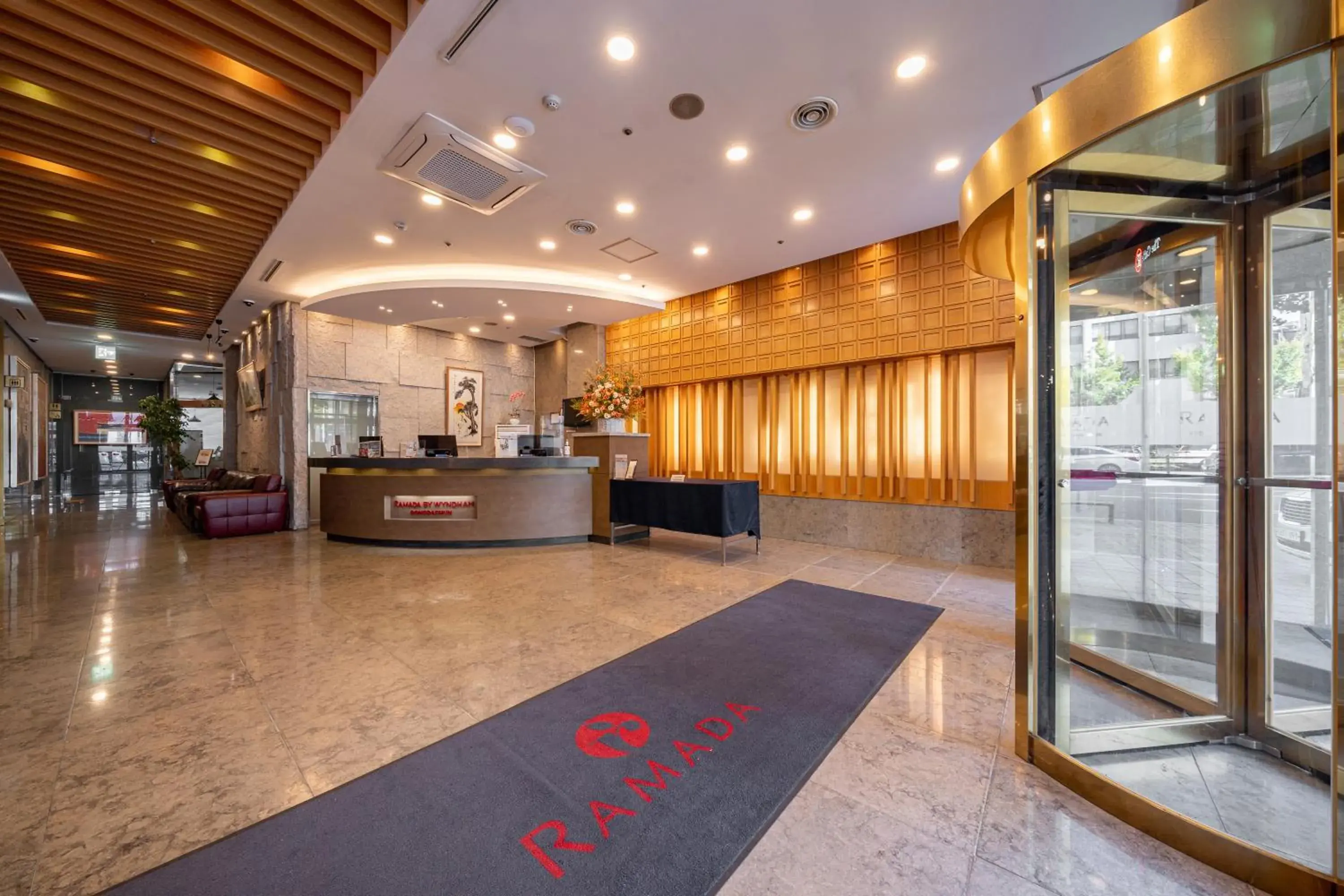 Lobby or reception in Ramada by Wyndham Seoul Dongdaemun Lobby or reception in Ramada by Wyndham Seoul Dongdaemun
