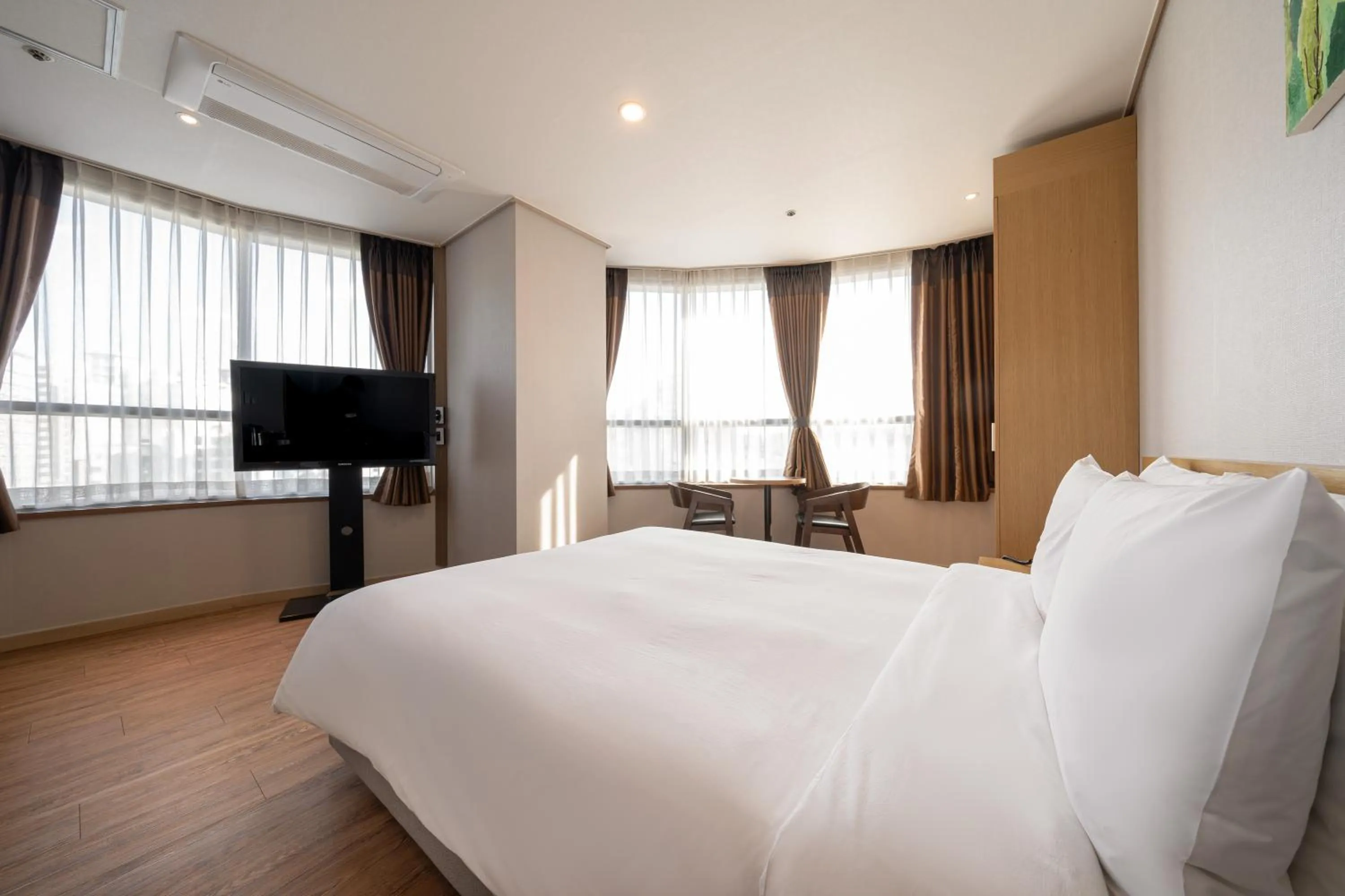 Bed in Ramada by Wyndham Seoul Dongdaemun