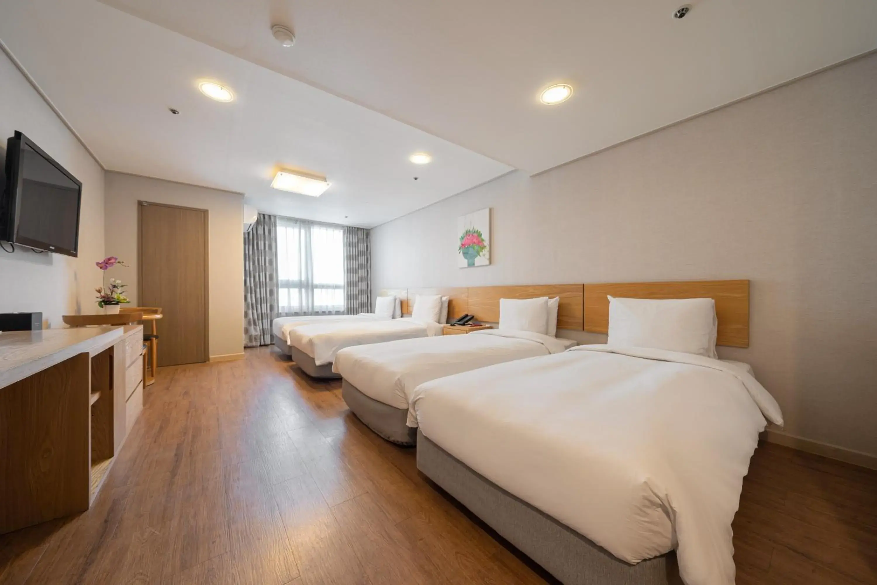 Bed in Ramada by Wyndham Seoul Dongdaemun Bed in Ramada by Wyndham Seoul Dongdaemun