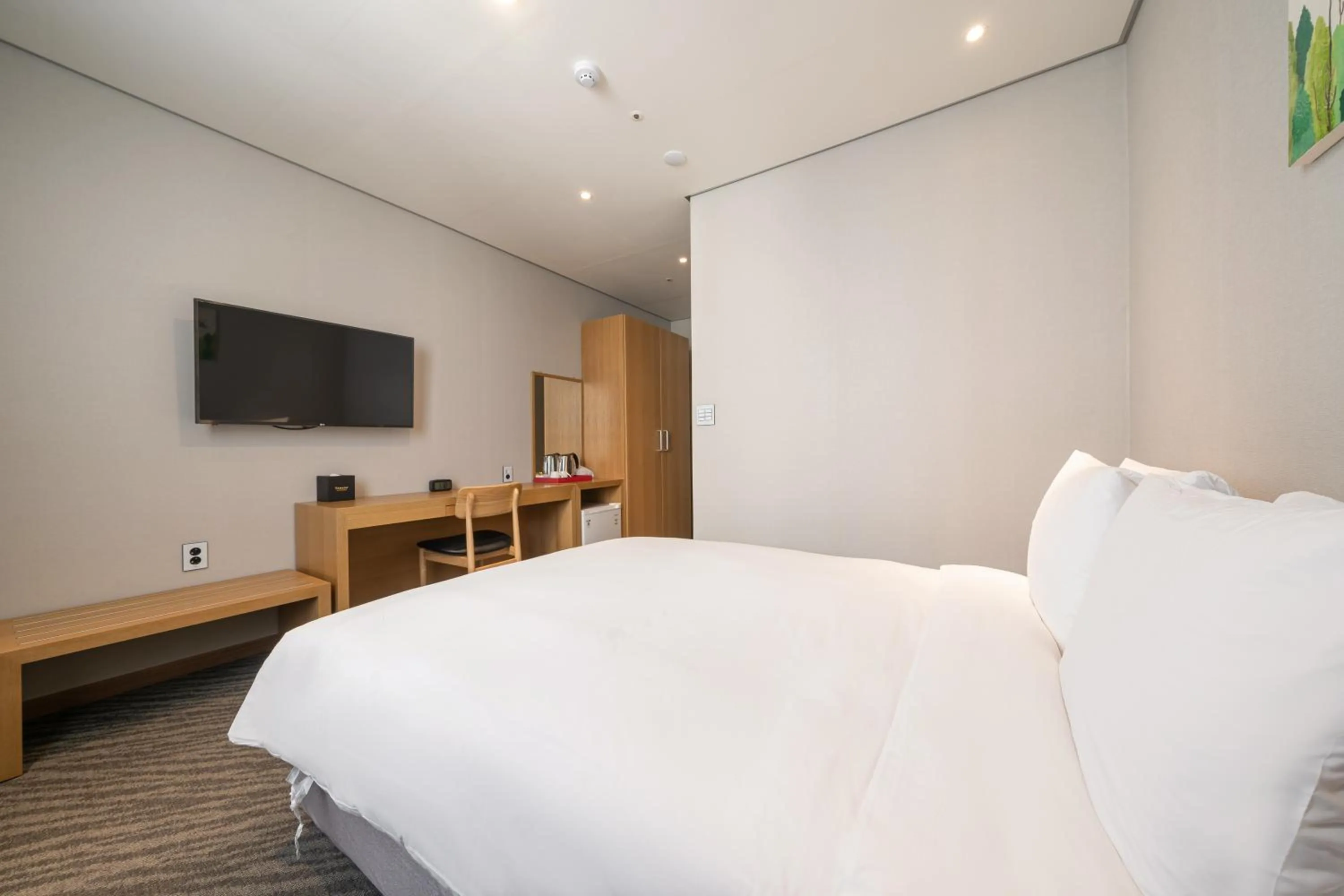 Bedroom, Bed in Ramada by Wyndham Seoul Dongdaemun