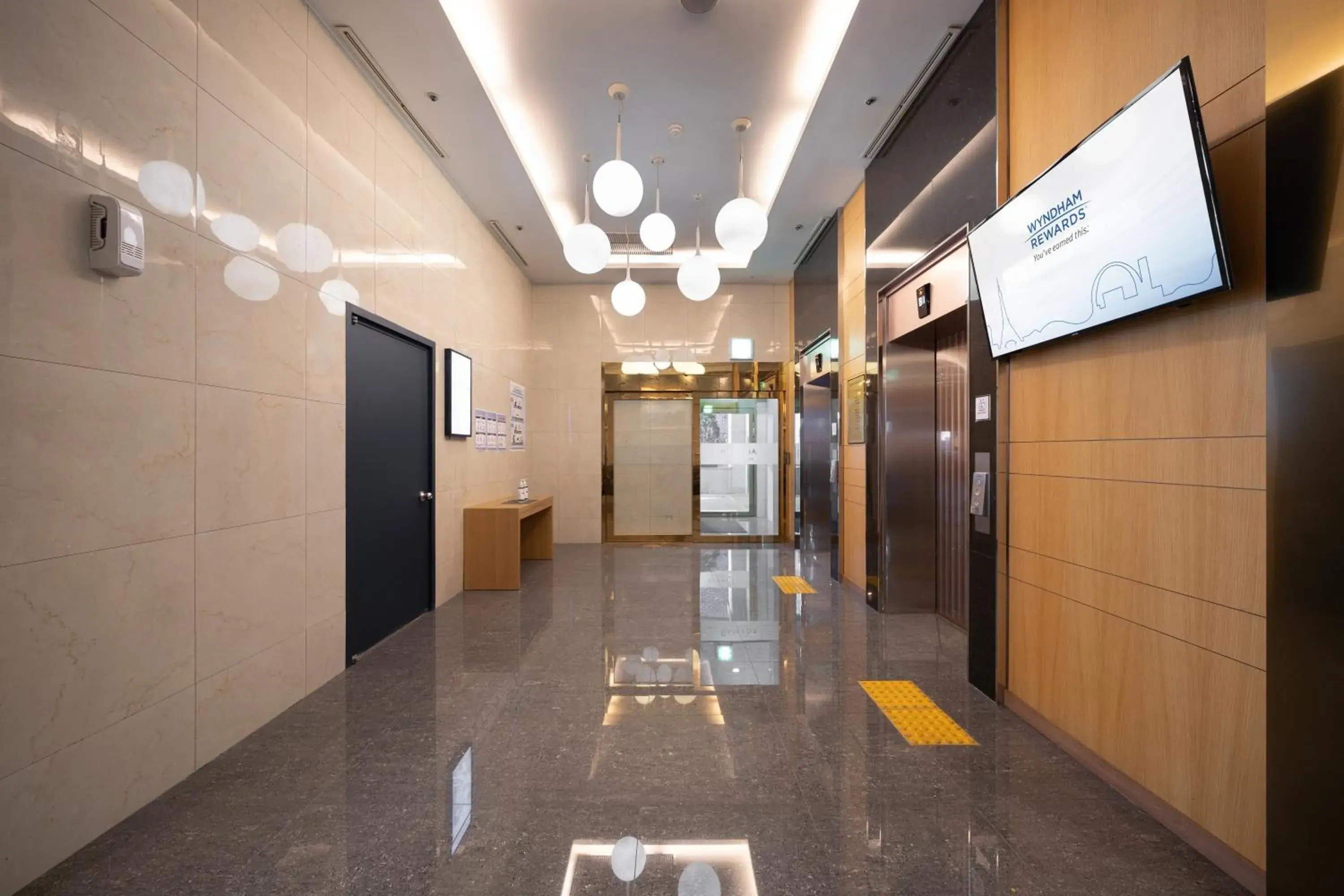 Lobby or reception in Ramada by Wyndham Seoul Dongdaemun Lobby or reception in Ramada by Wyndham Seoul Dongdaemun