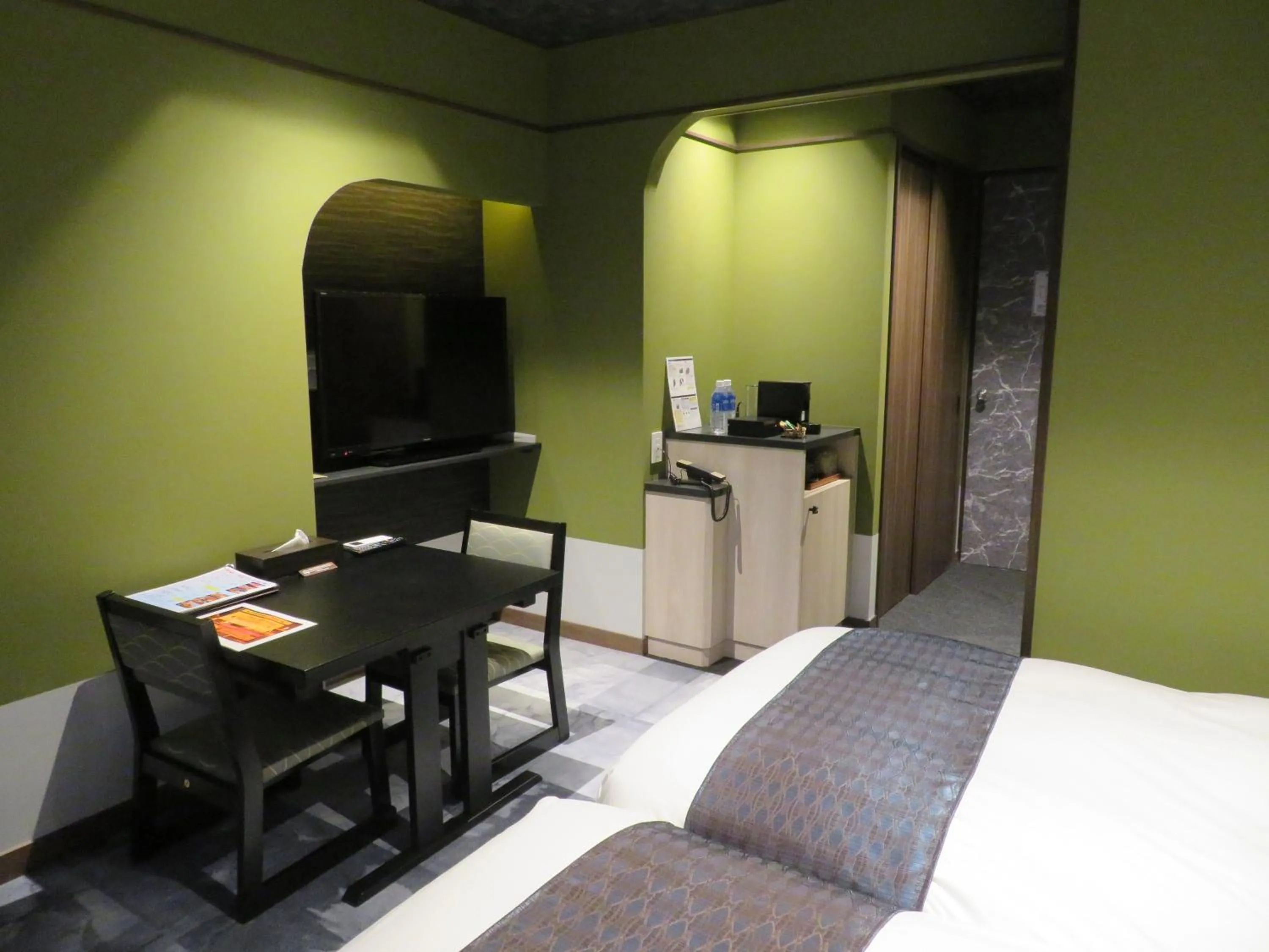 TV and multimedia in Kashoutei Hanaya