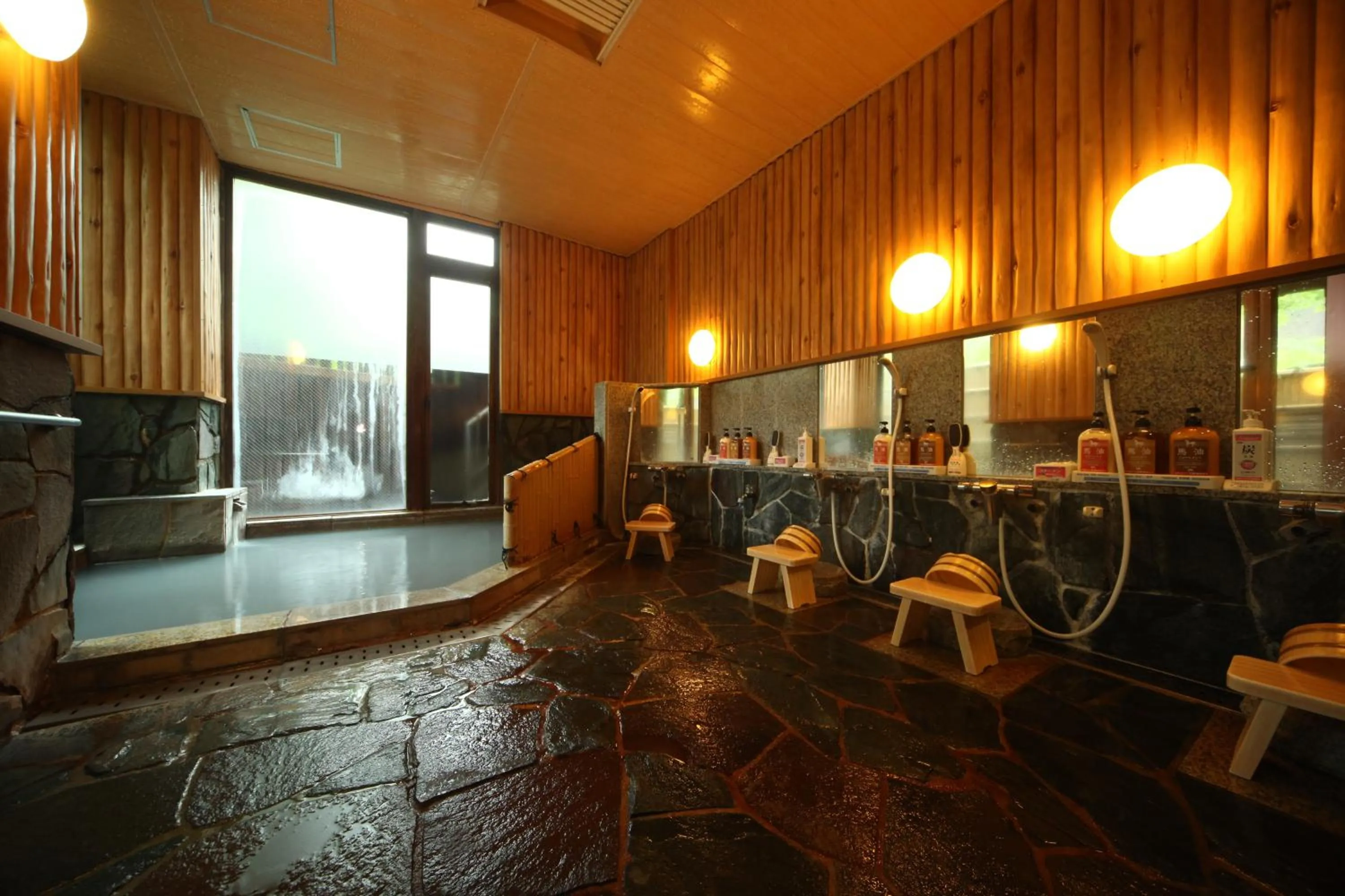 Hot Spring Bath in Kashoutei Hanaya