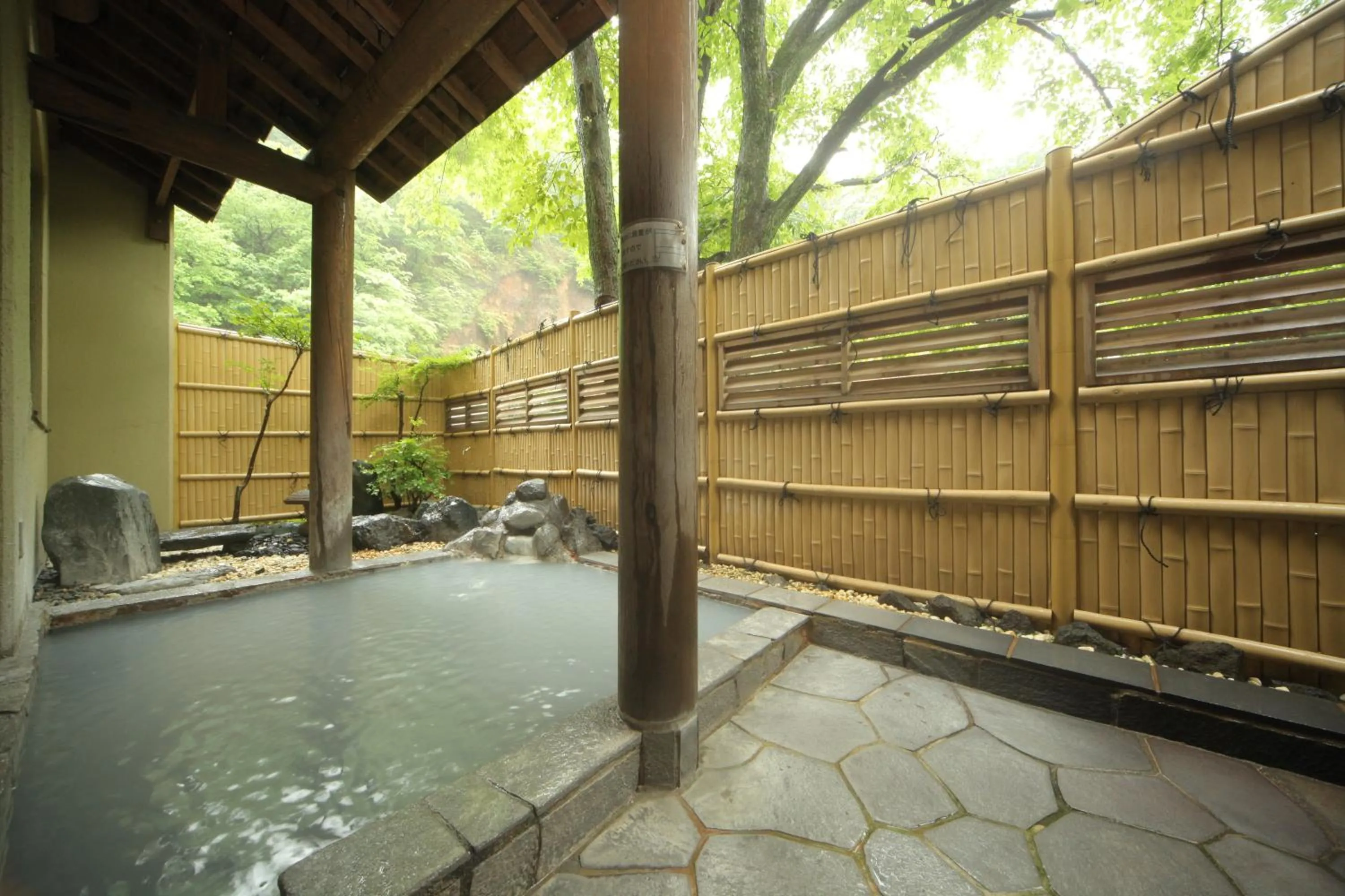 Hot Spring Bath in Kashoutei Hanaya