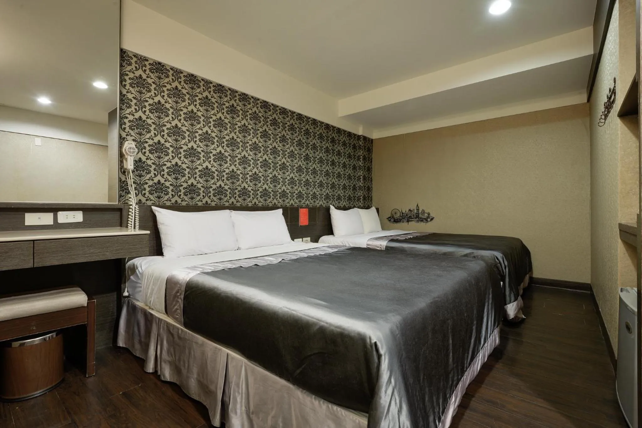 Photo of the whole room, Bed in Happy Hotel