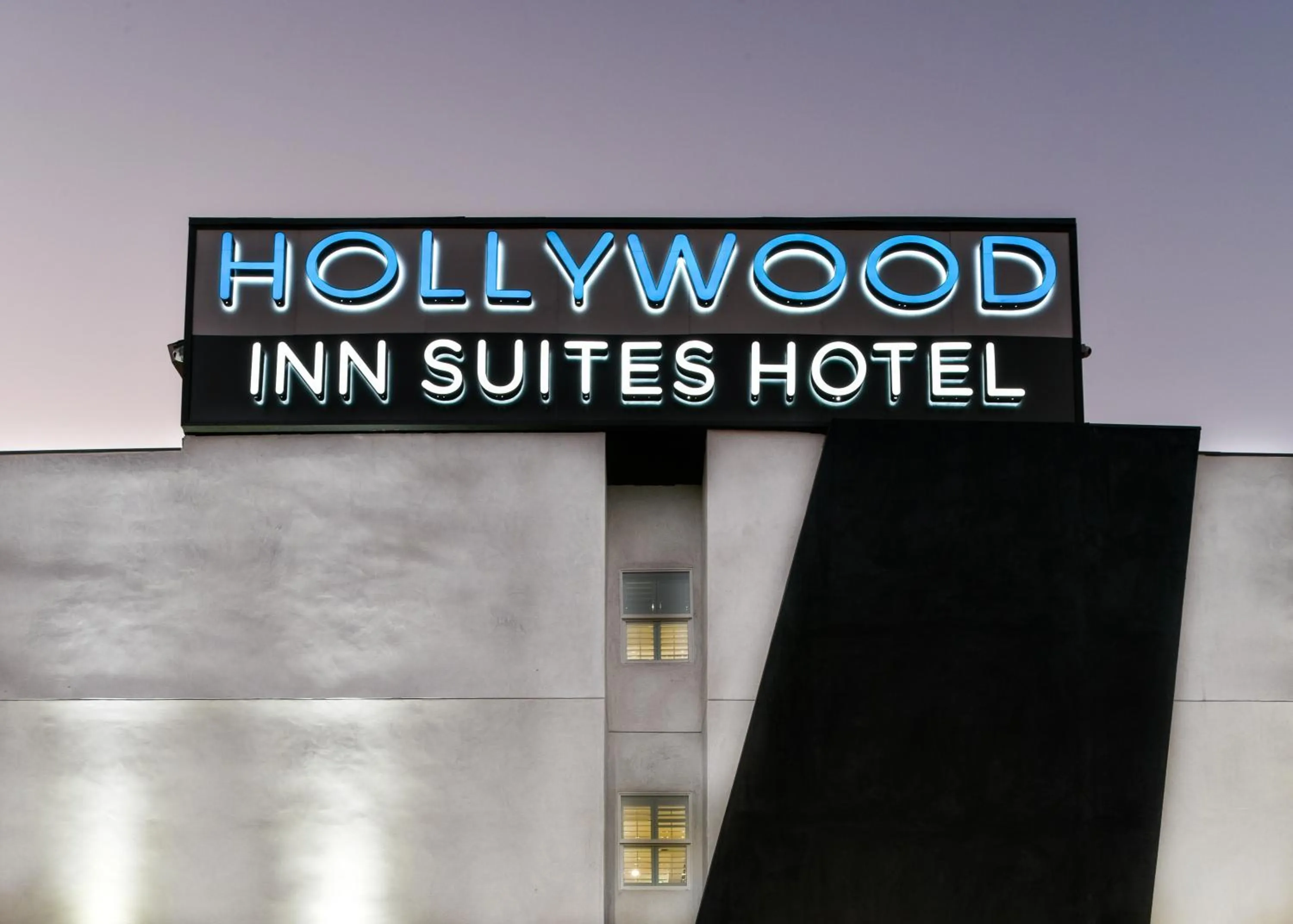 Property logo or sign in Hollywood Inn Suites Hotel