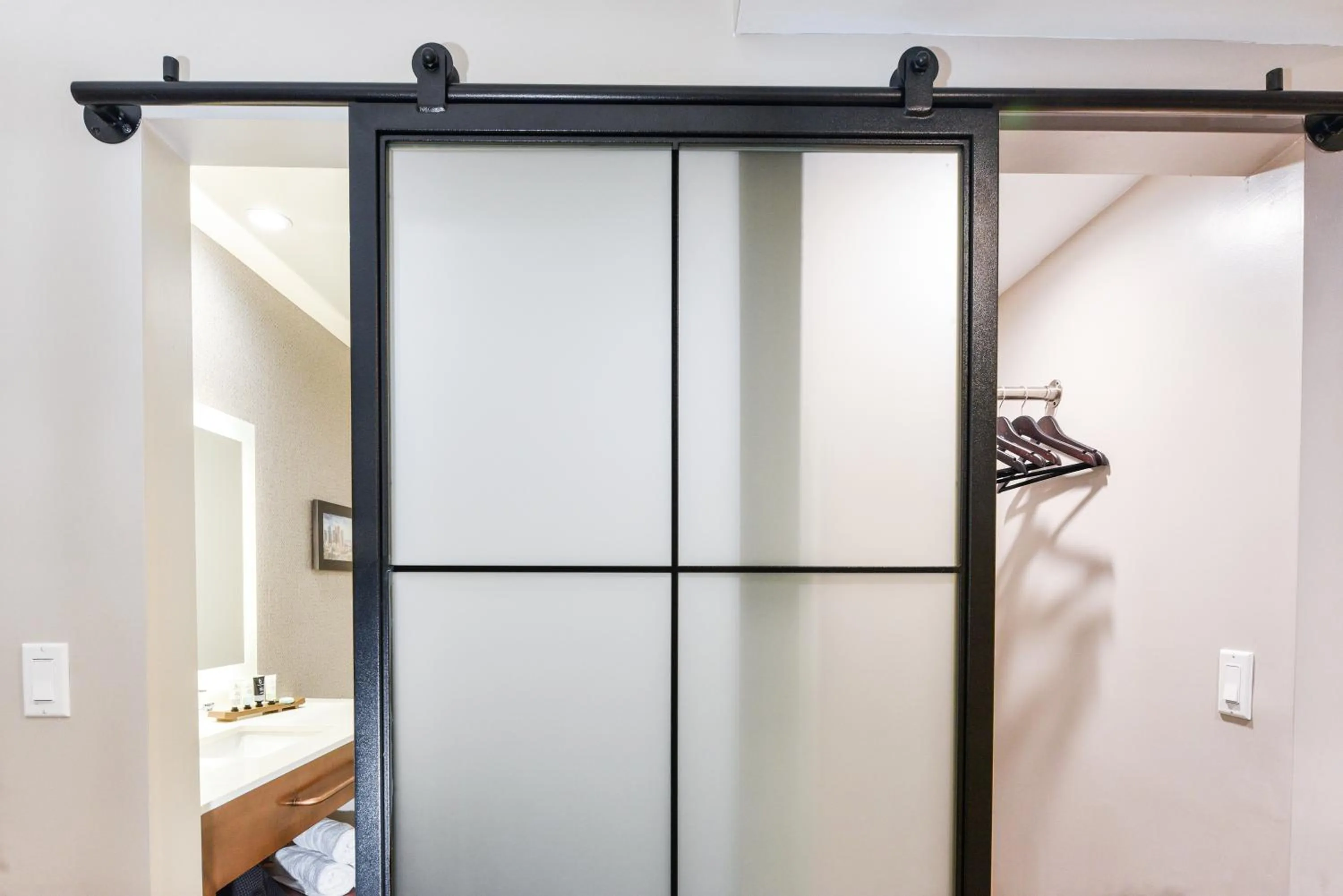 Decorative detail in Hollywood Inn Suites Hotel