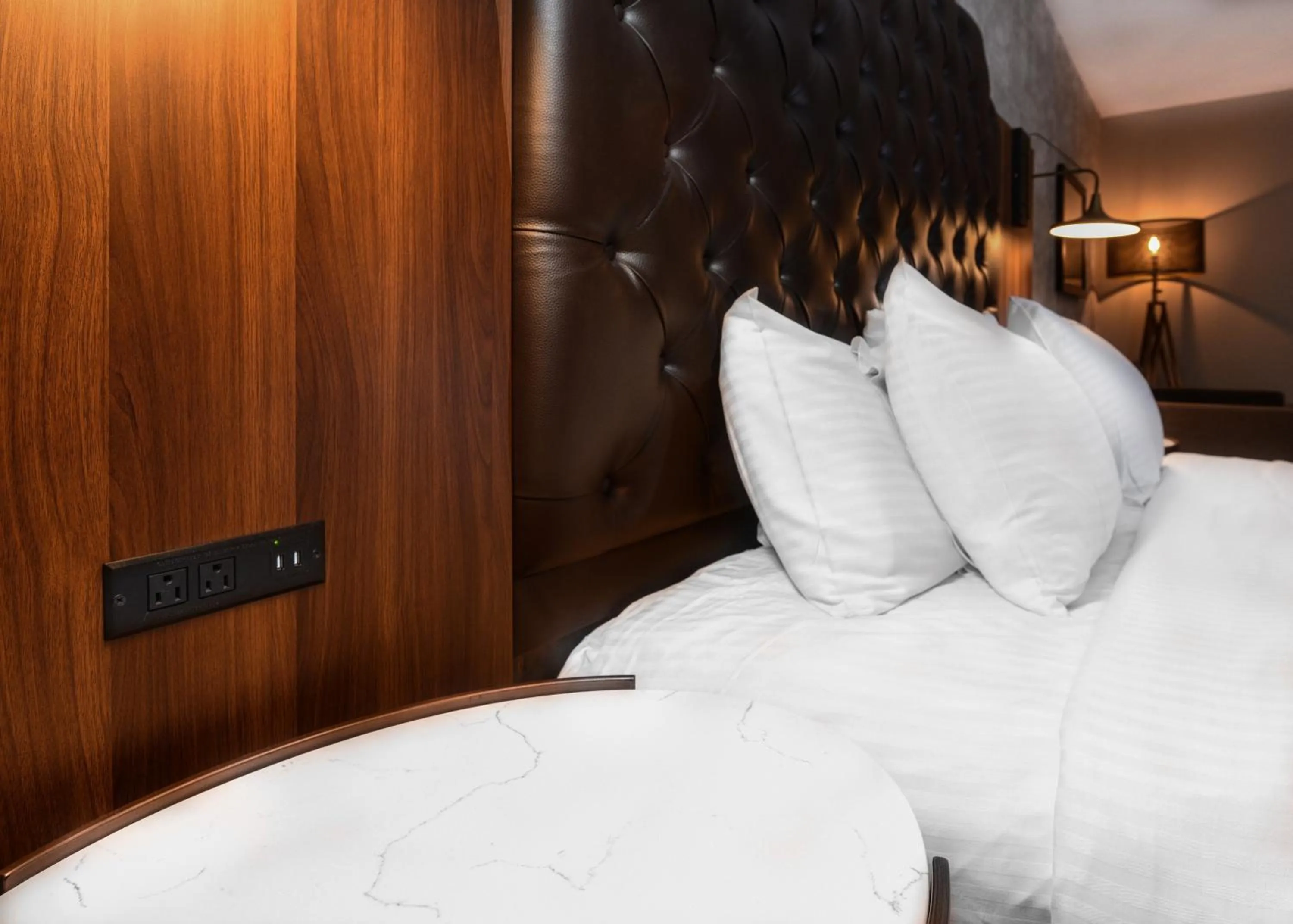 Decorative detail, Bed in Hollywood Inn Suites Hotel