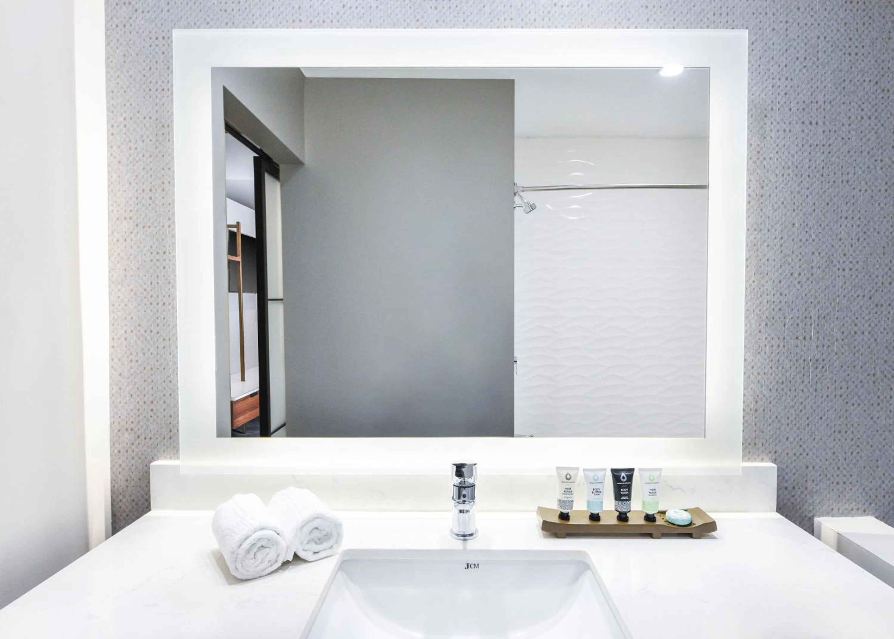 Bathroom in Hollywood Inn Suites Hotel