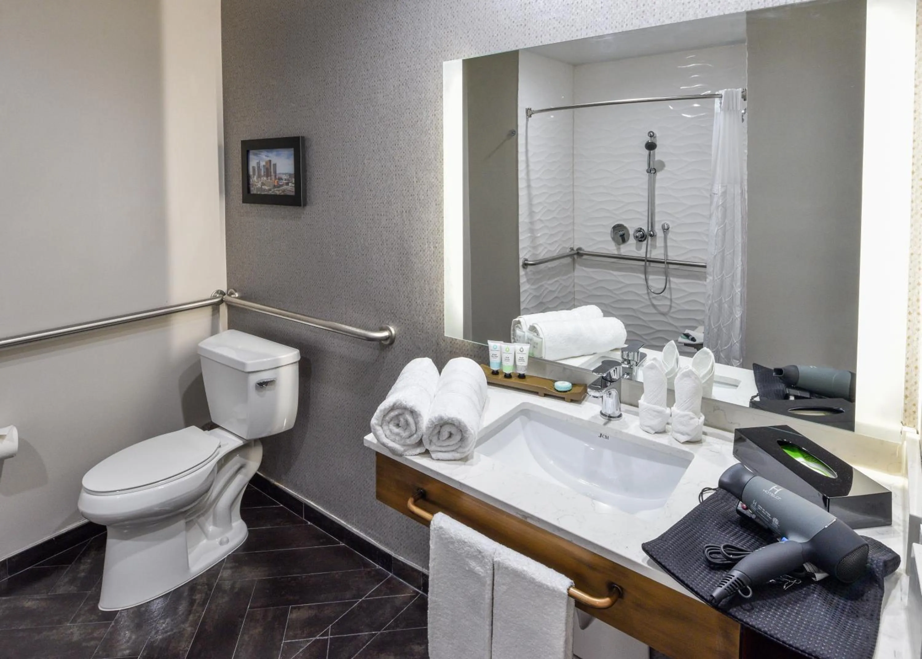 Bathroom in Hollywood Inn Suites Hotel