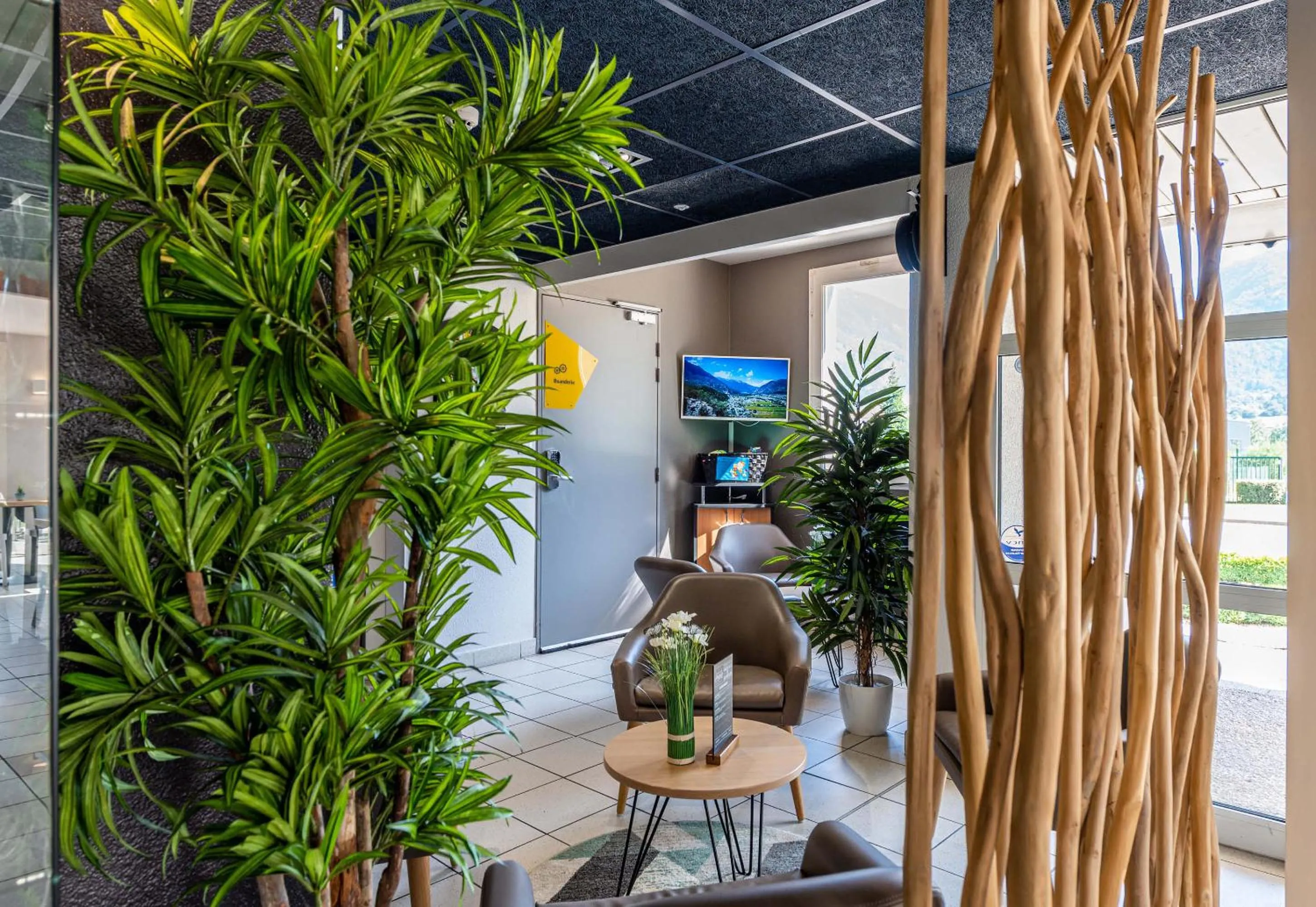 Living room in B&B HOTEL Saint Jean De Maurienne