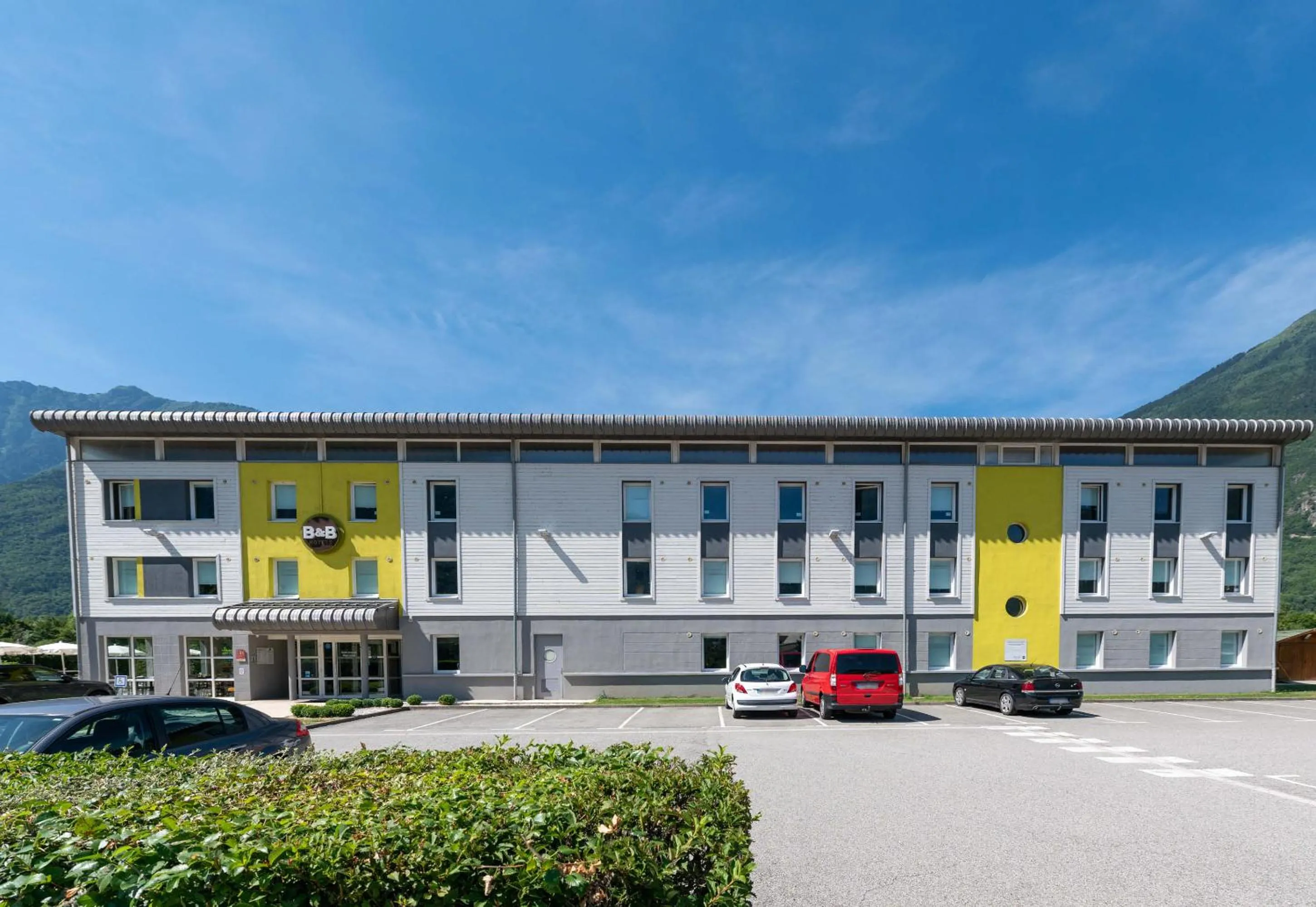 Property building in B&B HOTEL Saint Jean De Maurienne