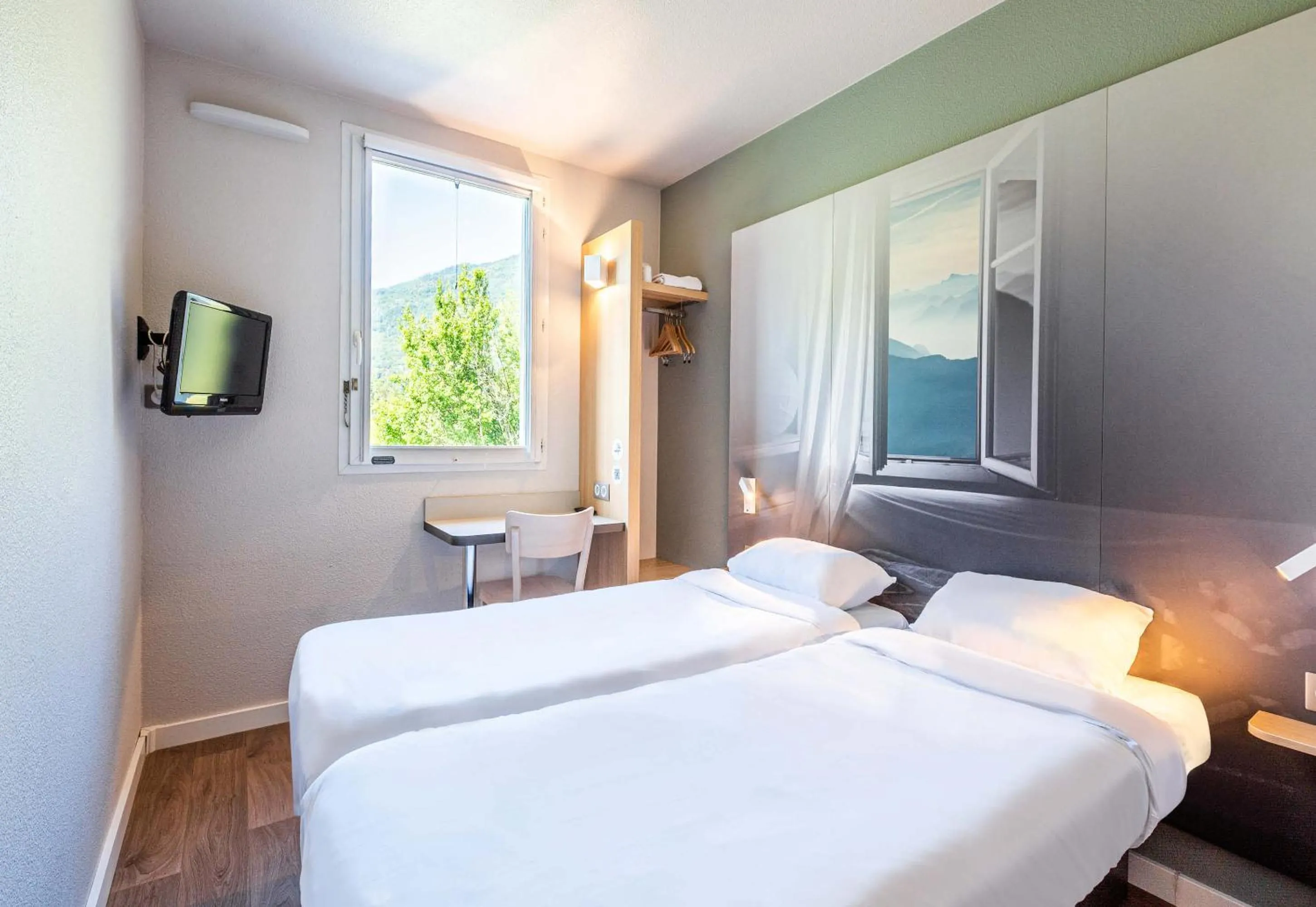 Bedroom, Bed in B&B HOTEL Saint Jean De Maurienne