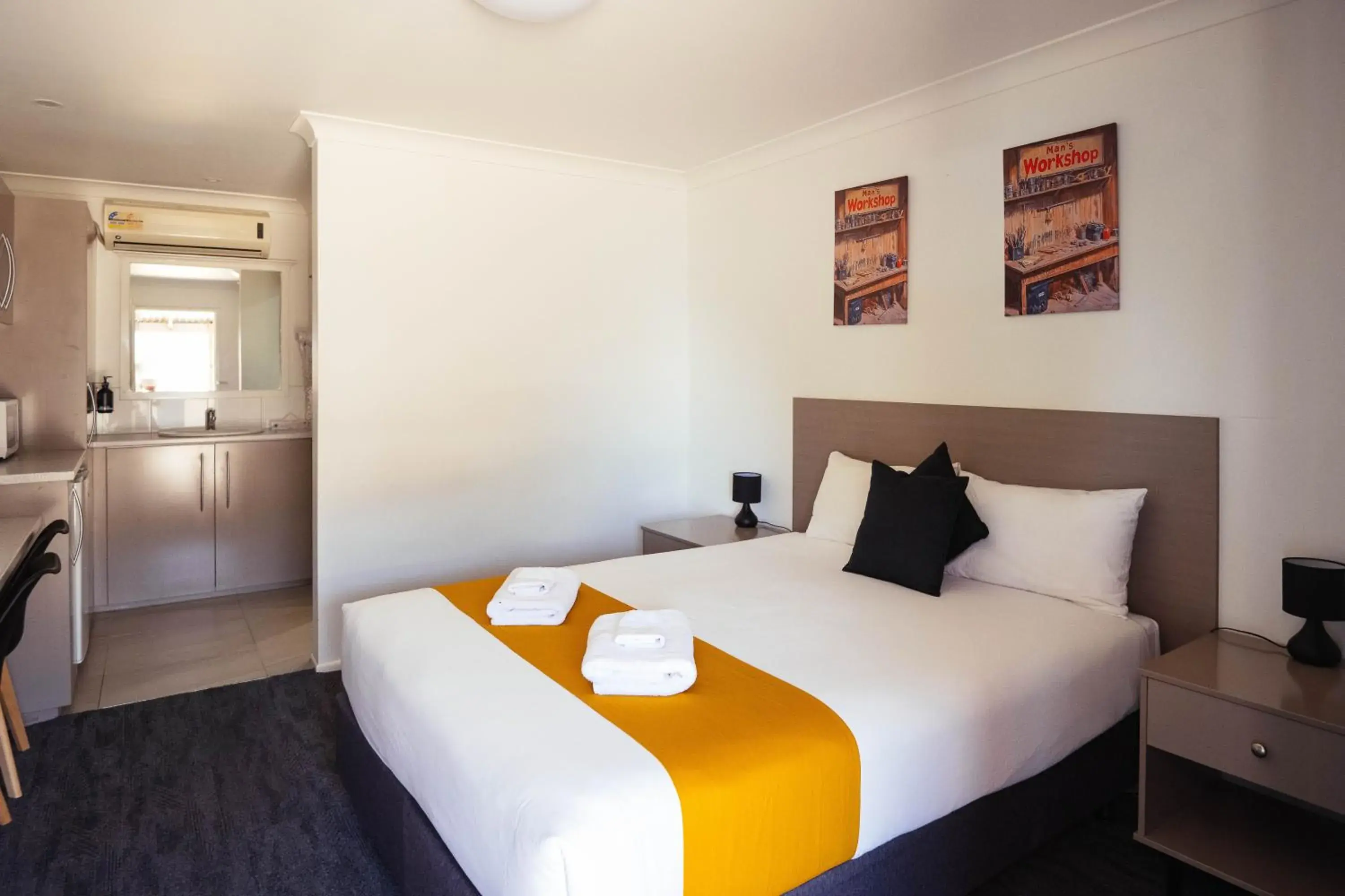 Superior Queen Room in Burke & Wills Mt Isa Superior Queen Room in Burke & Wills Mt Isa