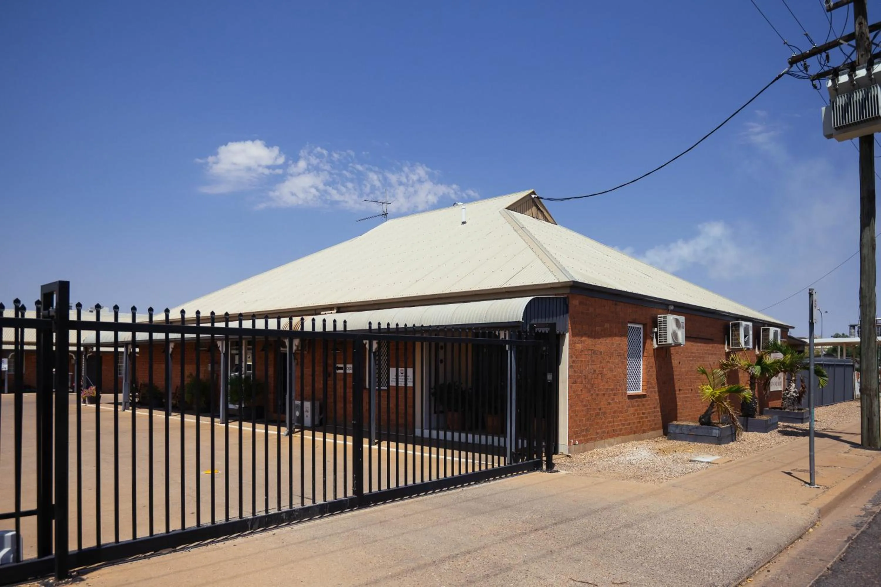 Property building in Burke & Wills Mt Isa
