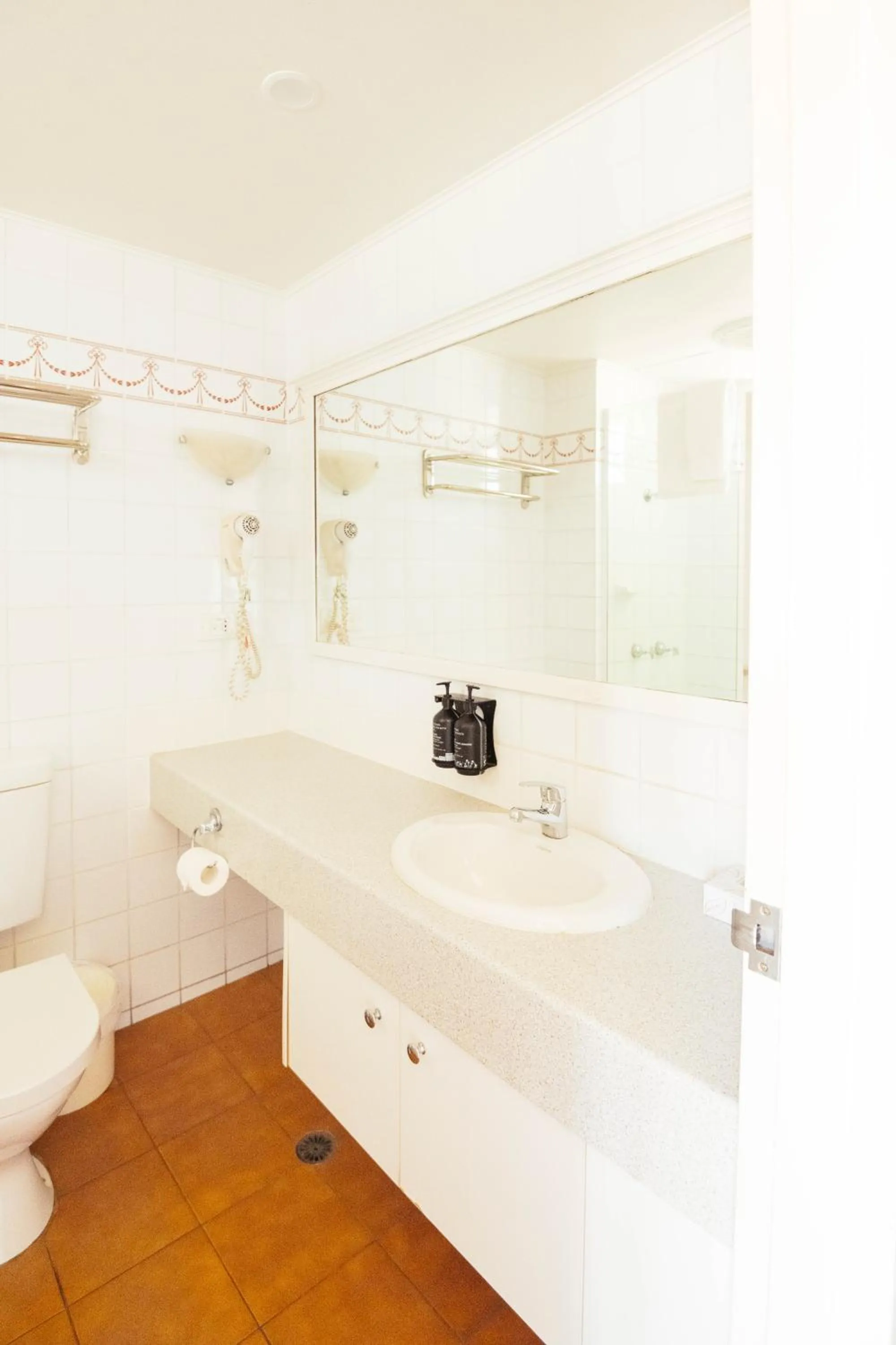 Bathroom in Burke & Wills Mt Isa