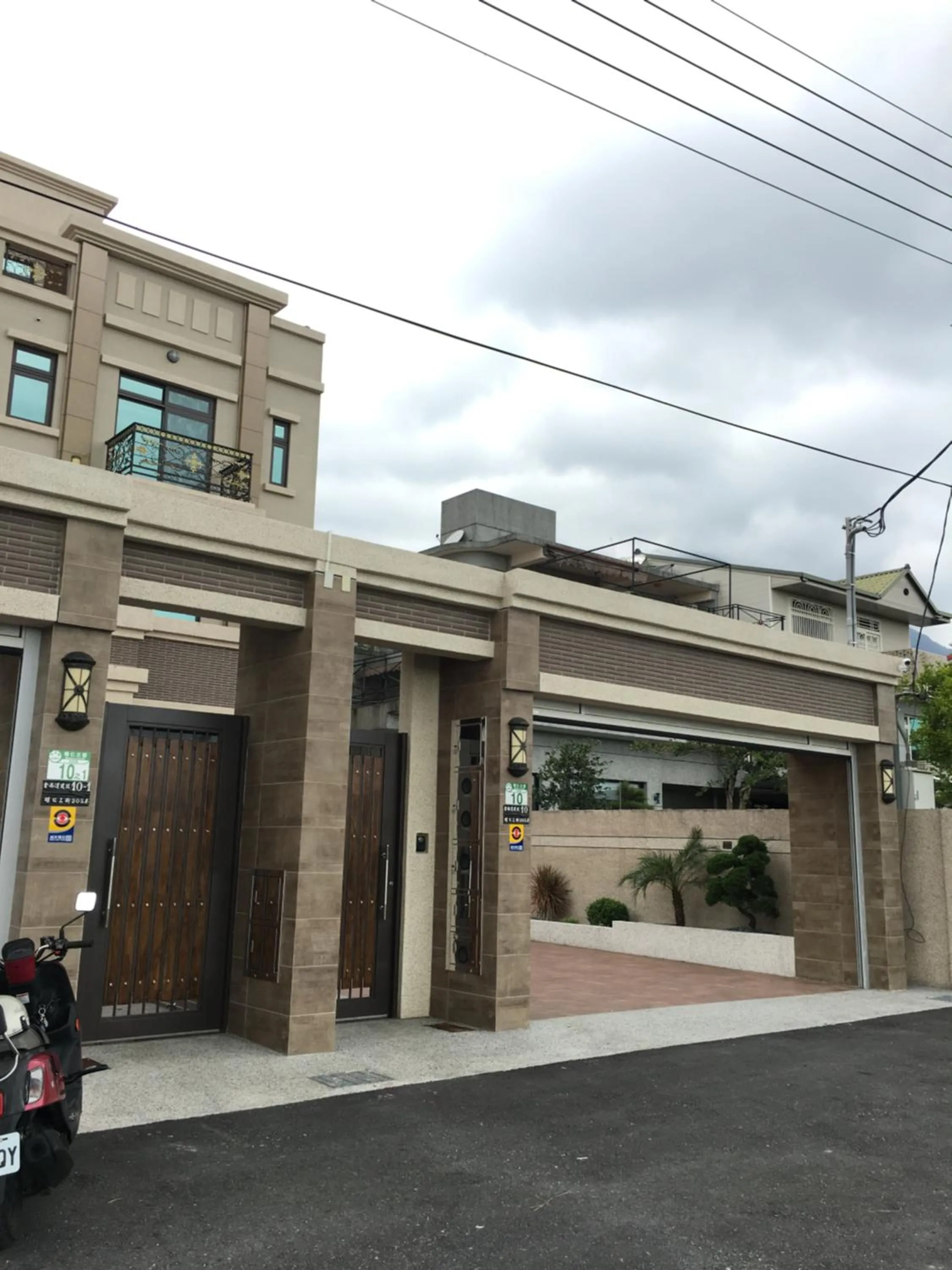 Property building in Canova Homestay