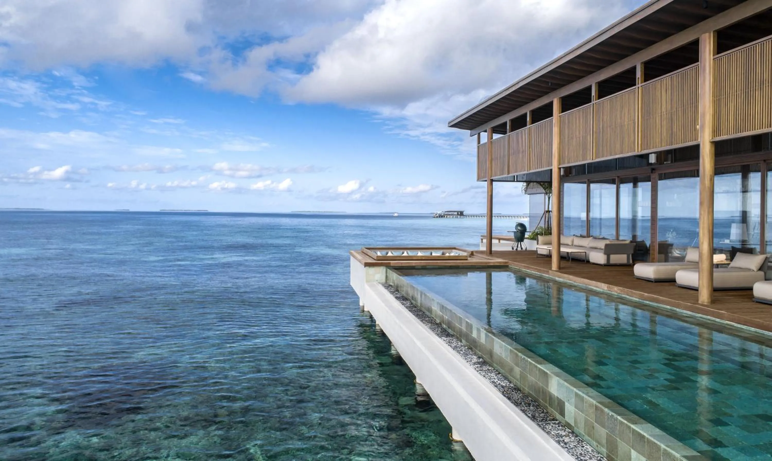 Swimming pool in Park Hyatt Maldives Hadahaa