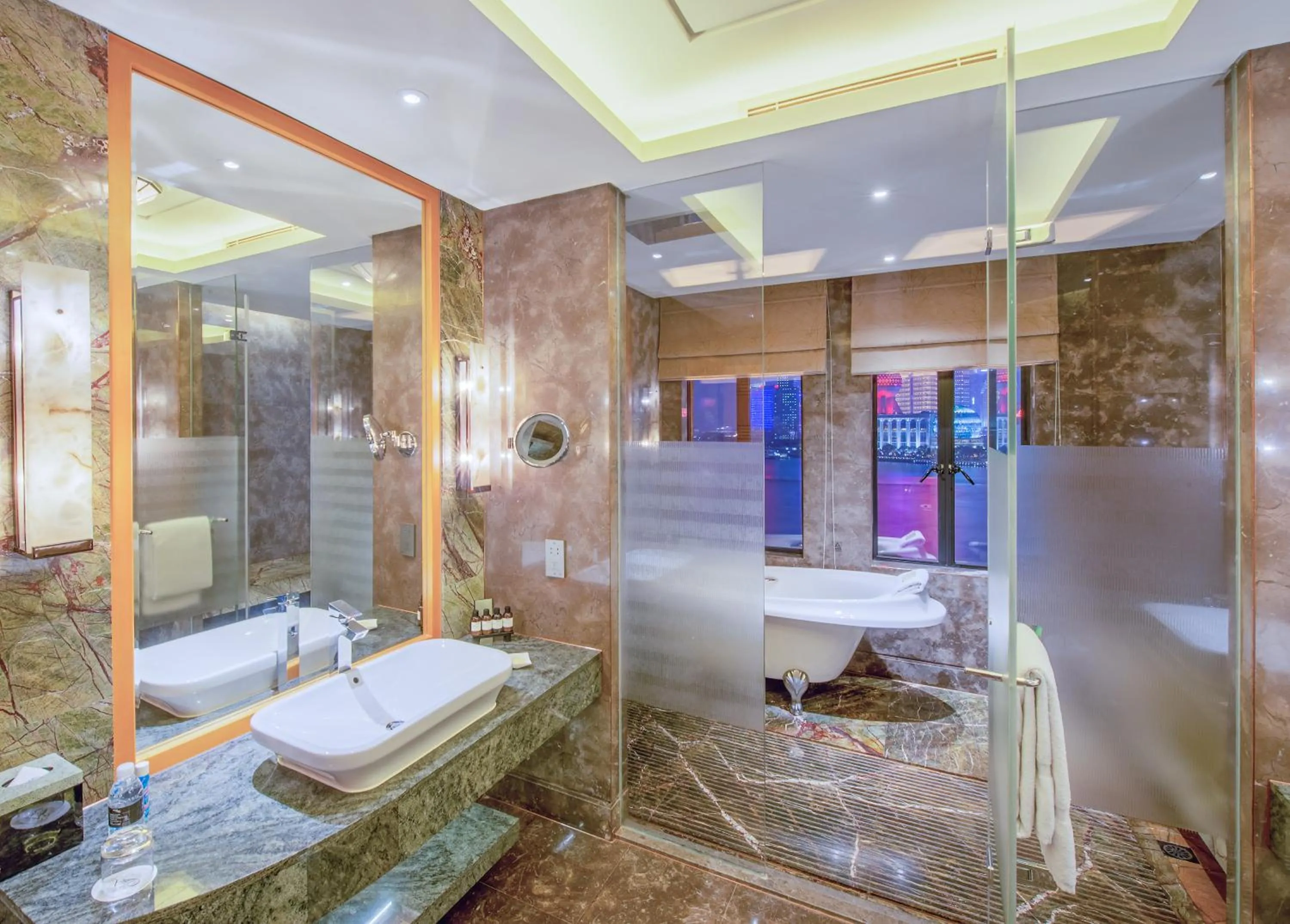 Toilet in Fairmont Peace Hotel on the Bund