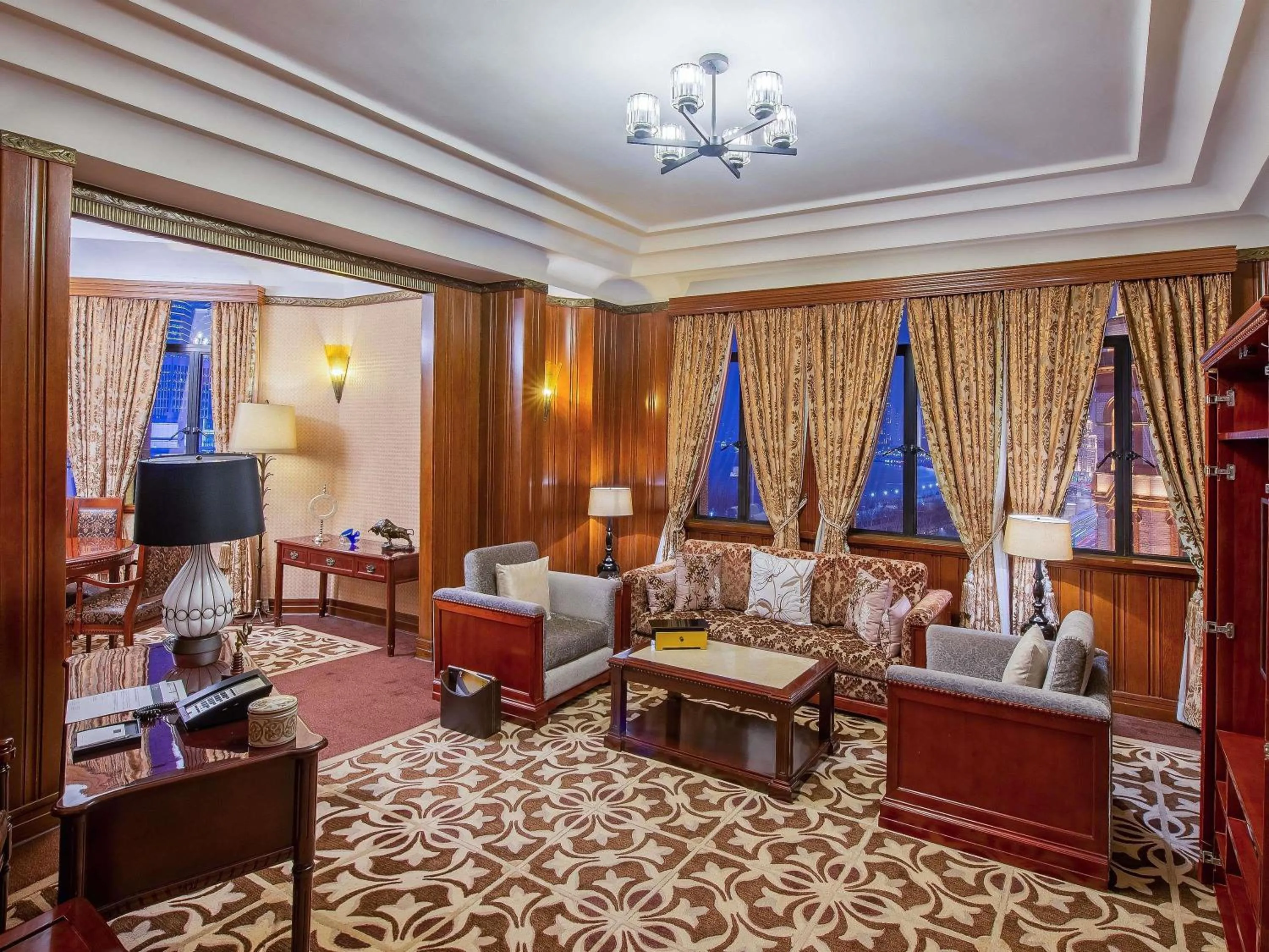 Bedroom in Fairmont Peace Hotel on the Bund