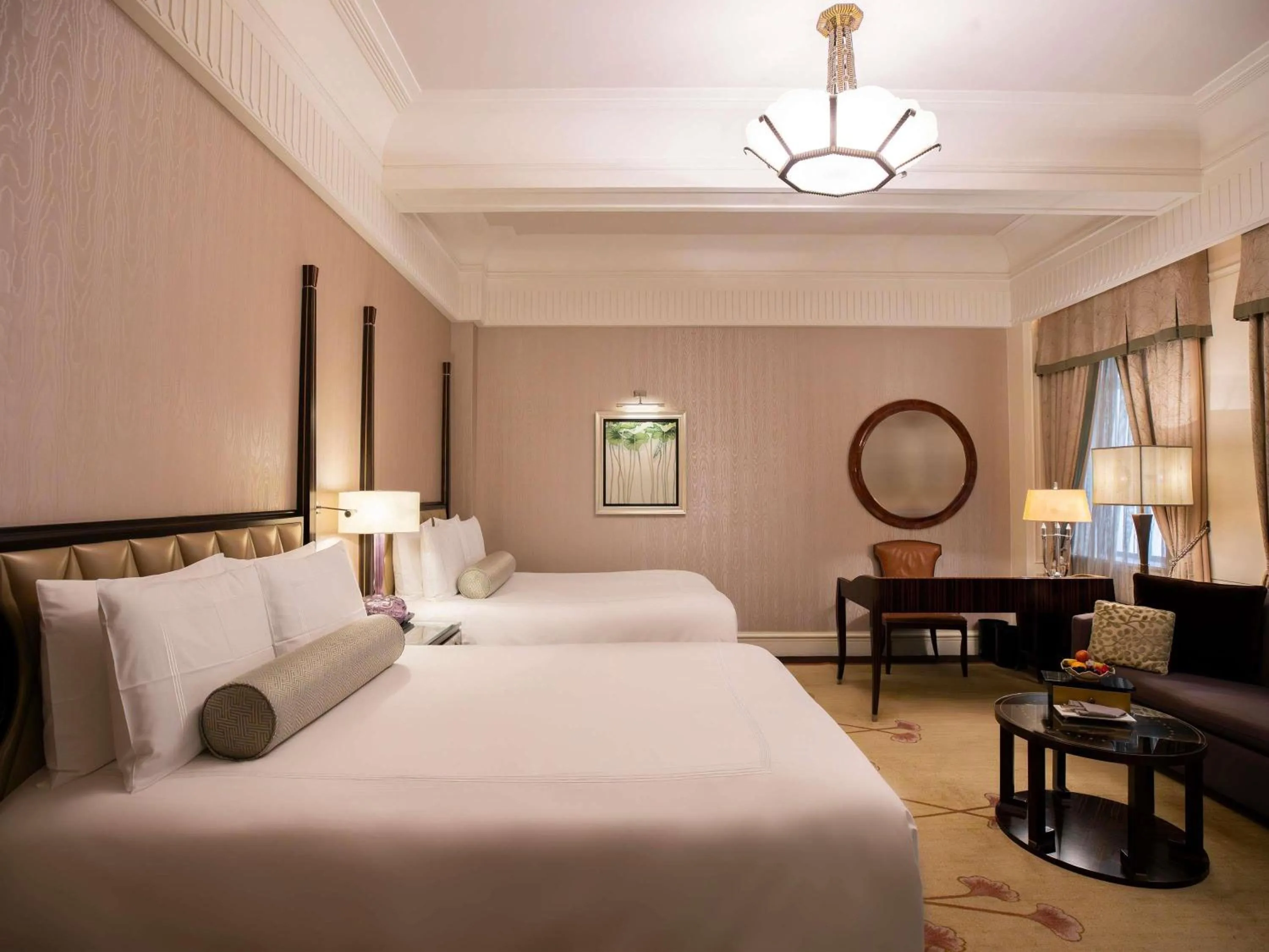 Bedroom, Bed in Fairmont Peace Hotel on the Bund