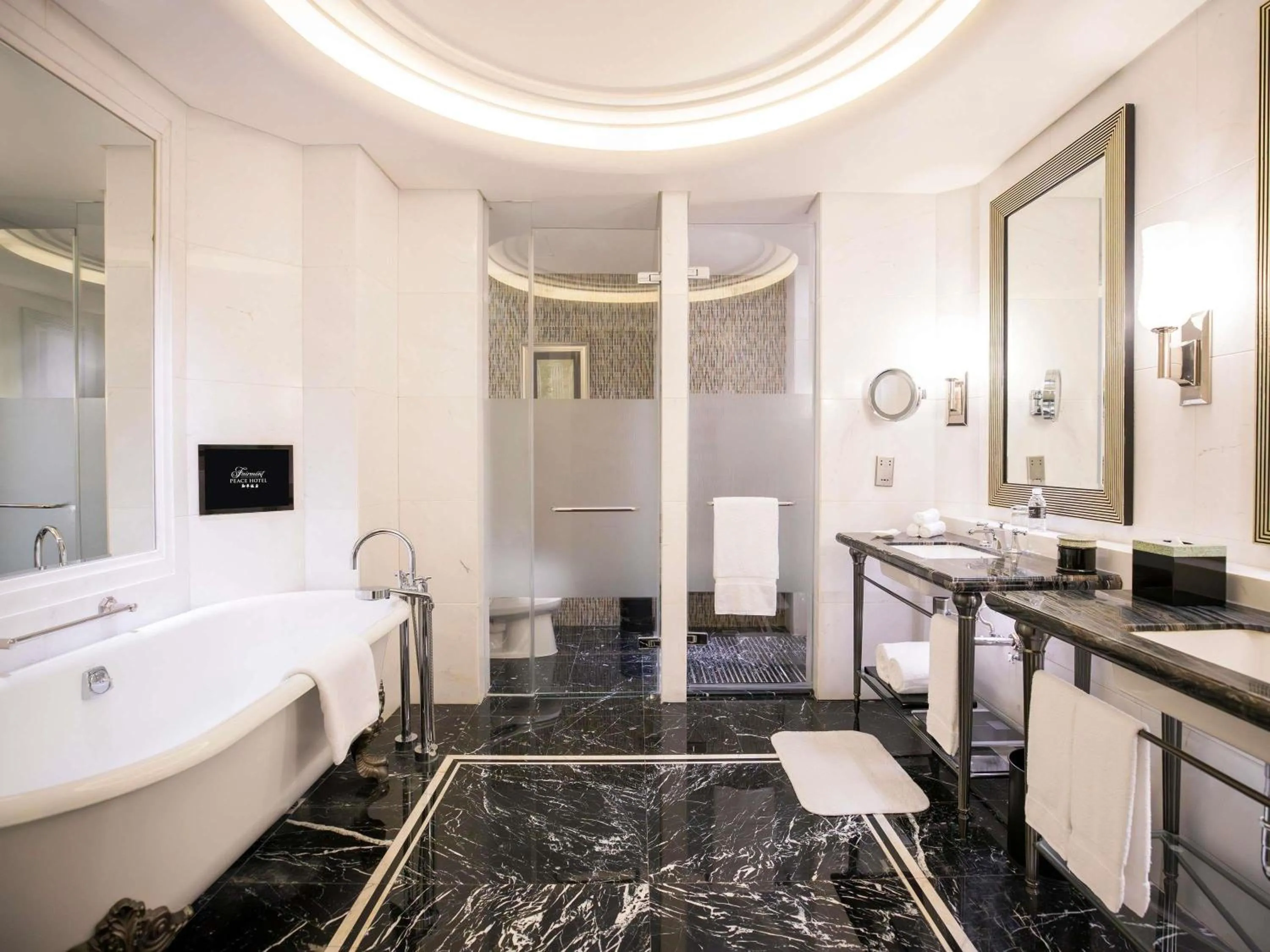 Bedroom in Fairmont Peace Hotel on the Bund