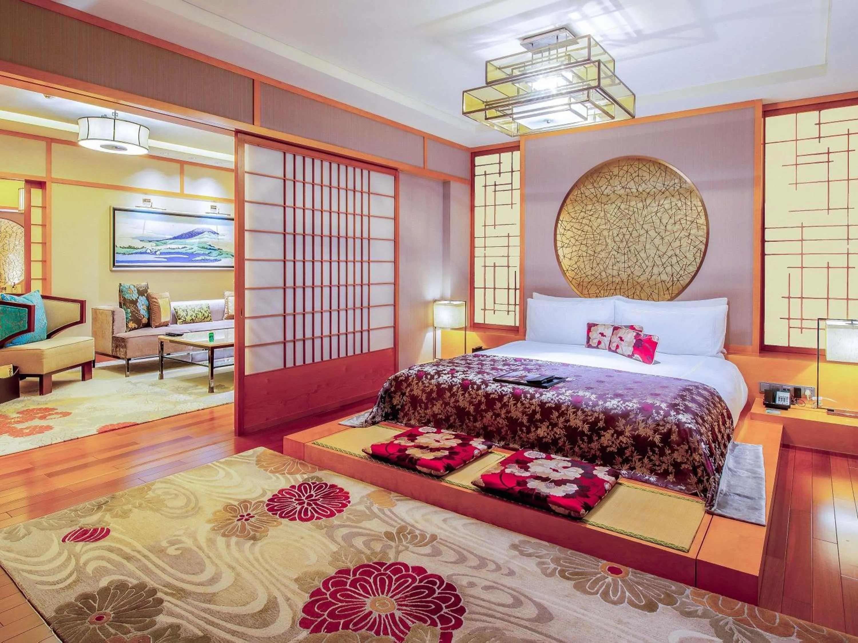 Bedroom, Bed in Fairmont Peace Hotel on the Bund