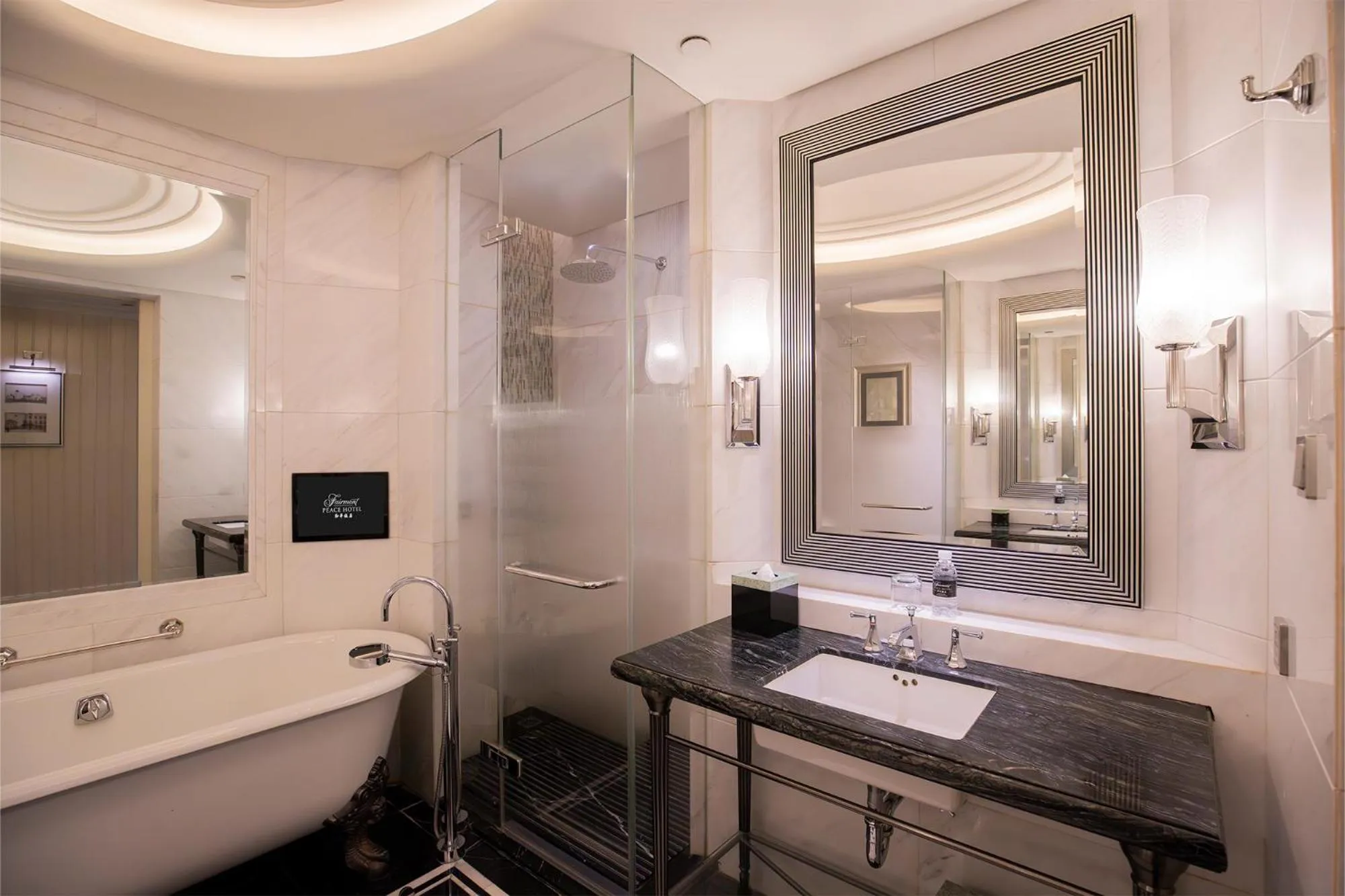 Bathroom, Bed in Fairmont Peace Hotel on the Bund