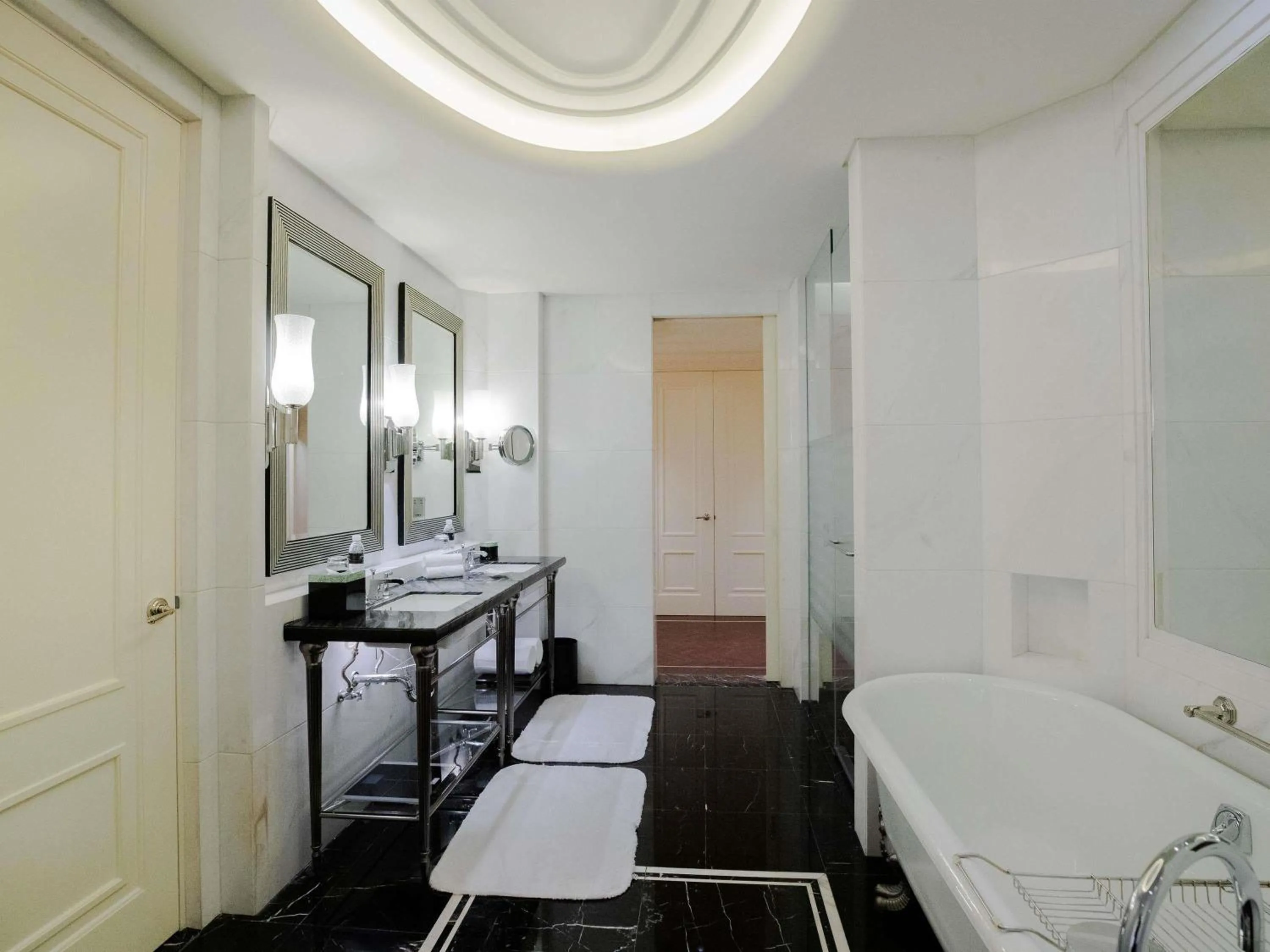 Bedroom in Fairmont Peace Hotel on the Bund