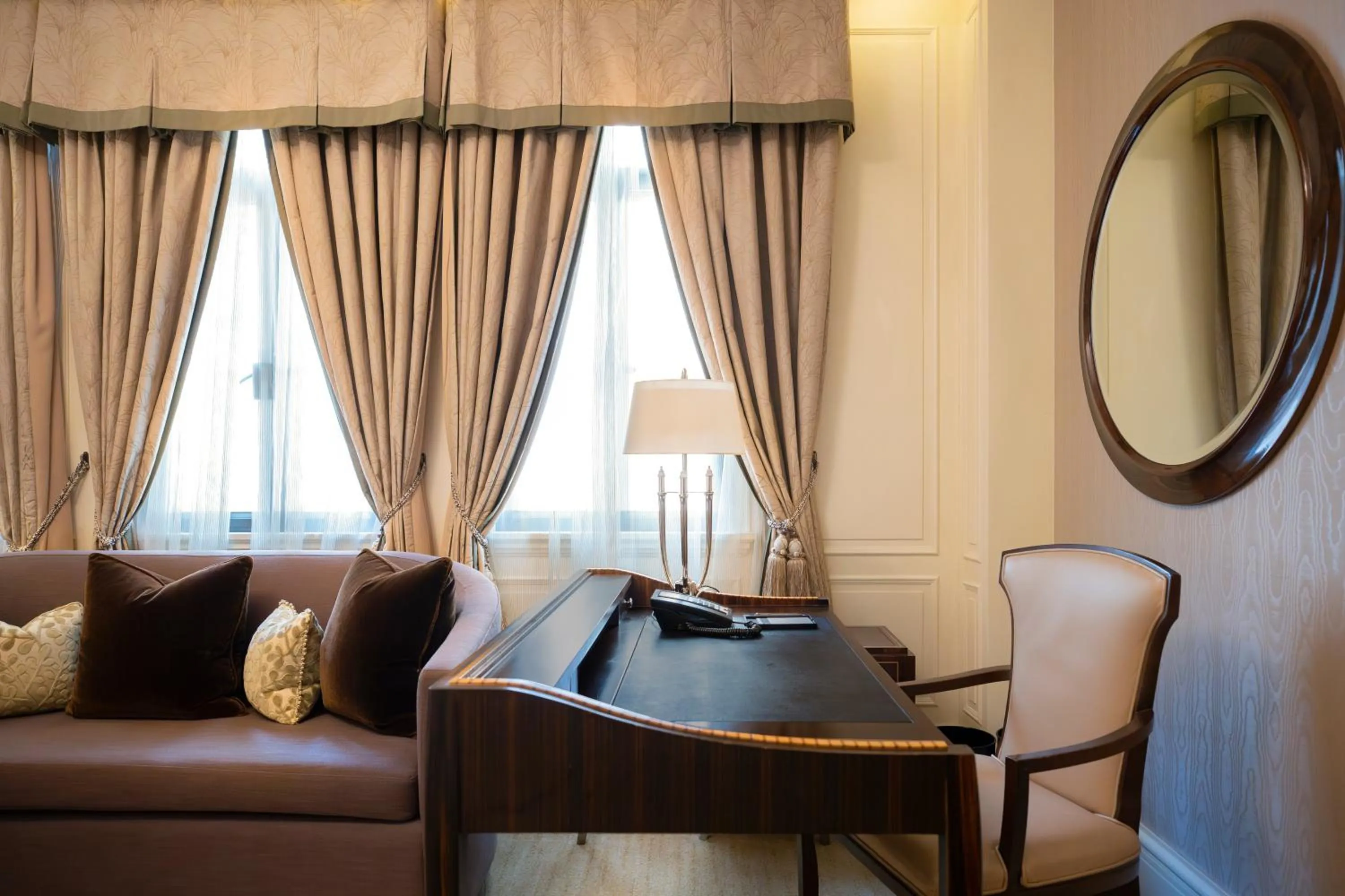 Living room in Fairmont Peace Hotel on the Bund