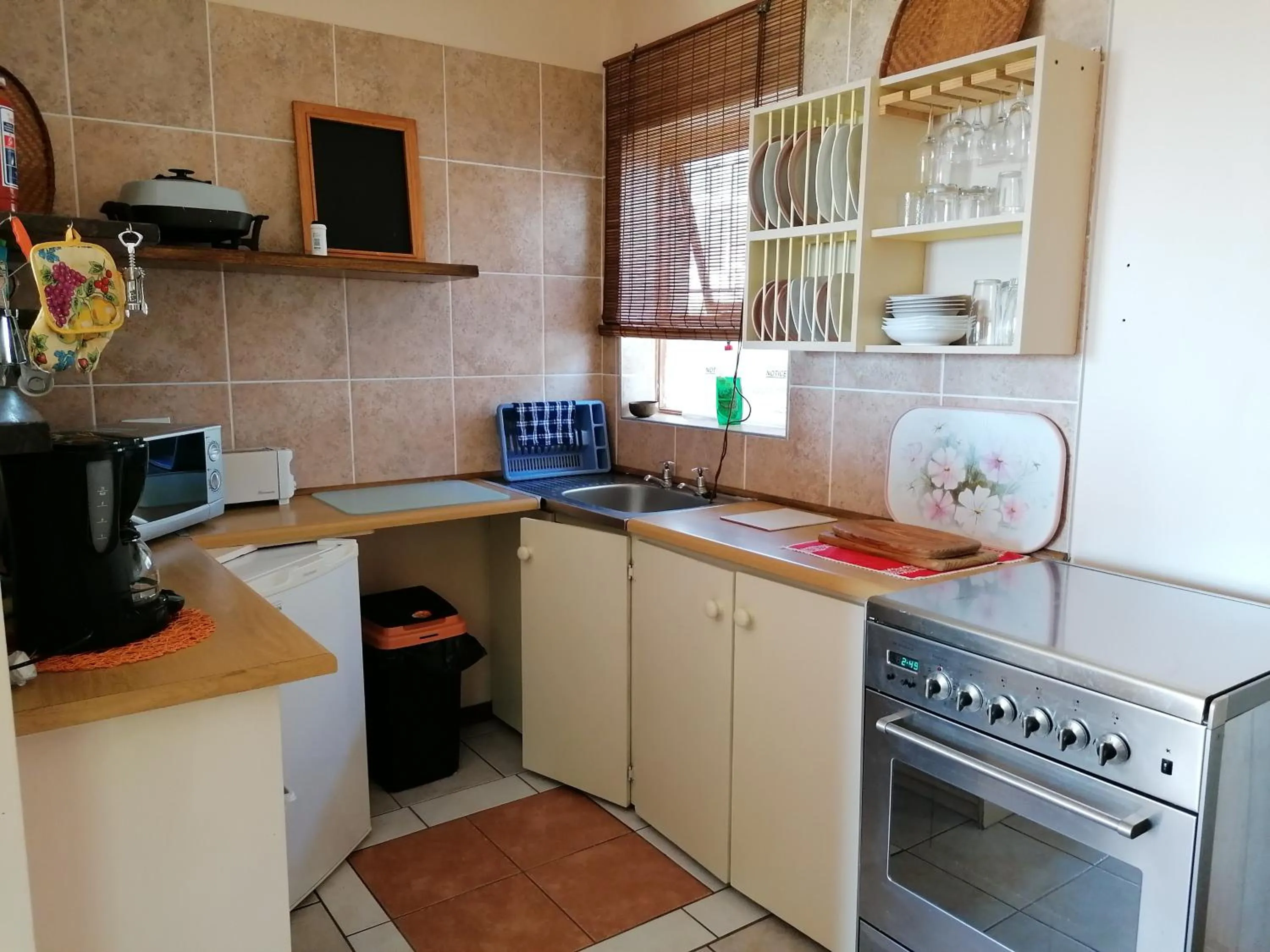 Kitchen or kitchenette in A1 Kynaston Guest House bed and breakfast or self catering