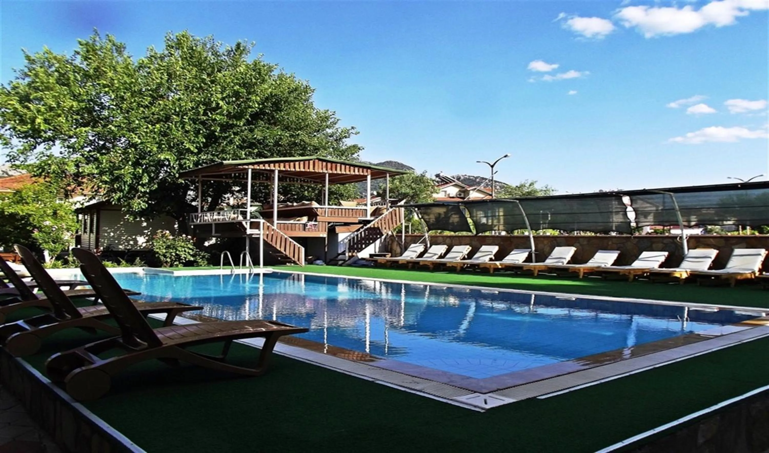 Swimming pool in Gurkan Apart Hotel