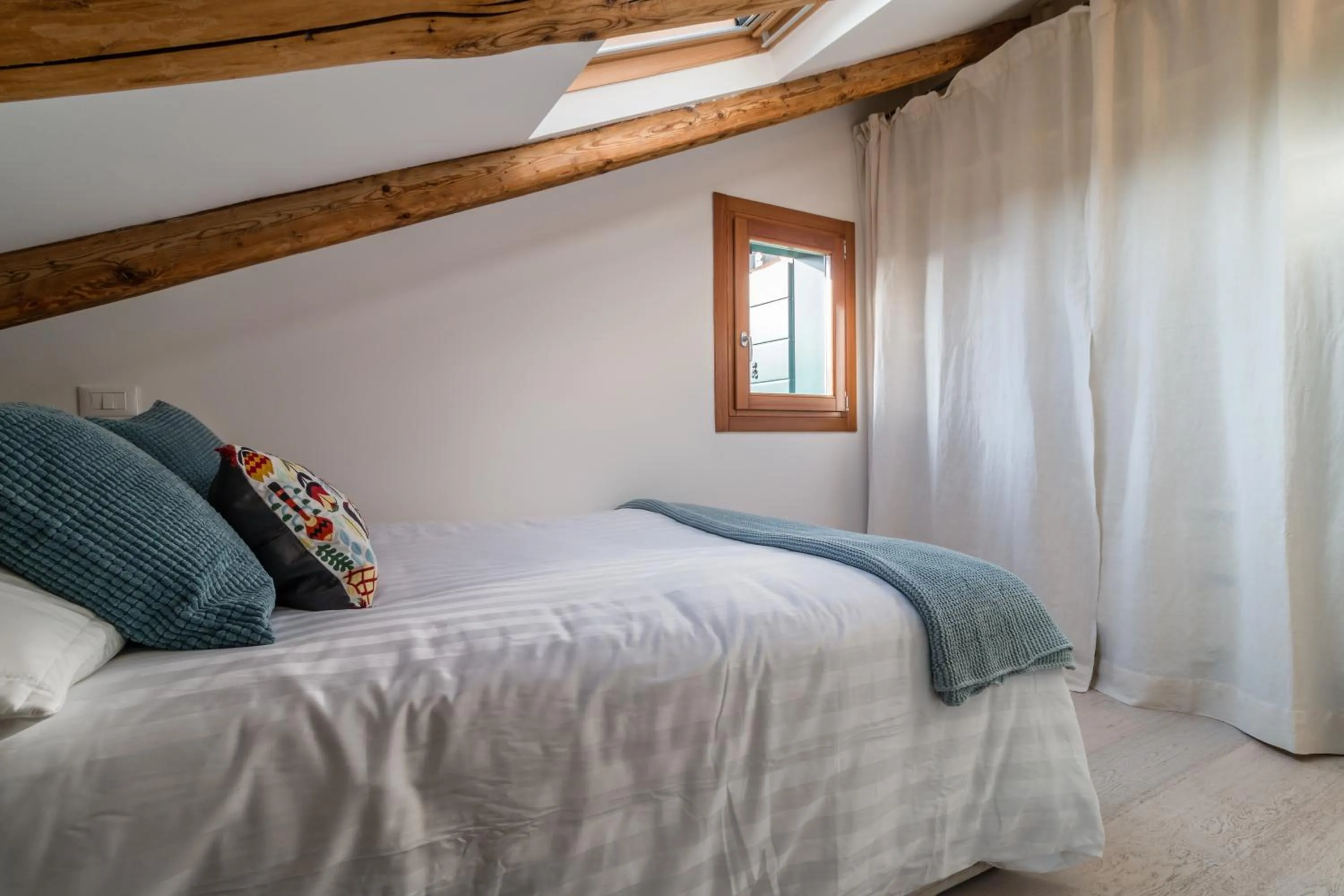 Bedroom, Bed in Rialto Mini