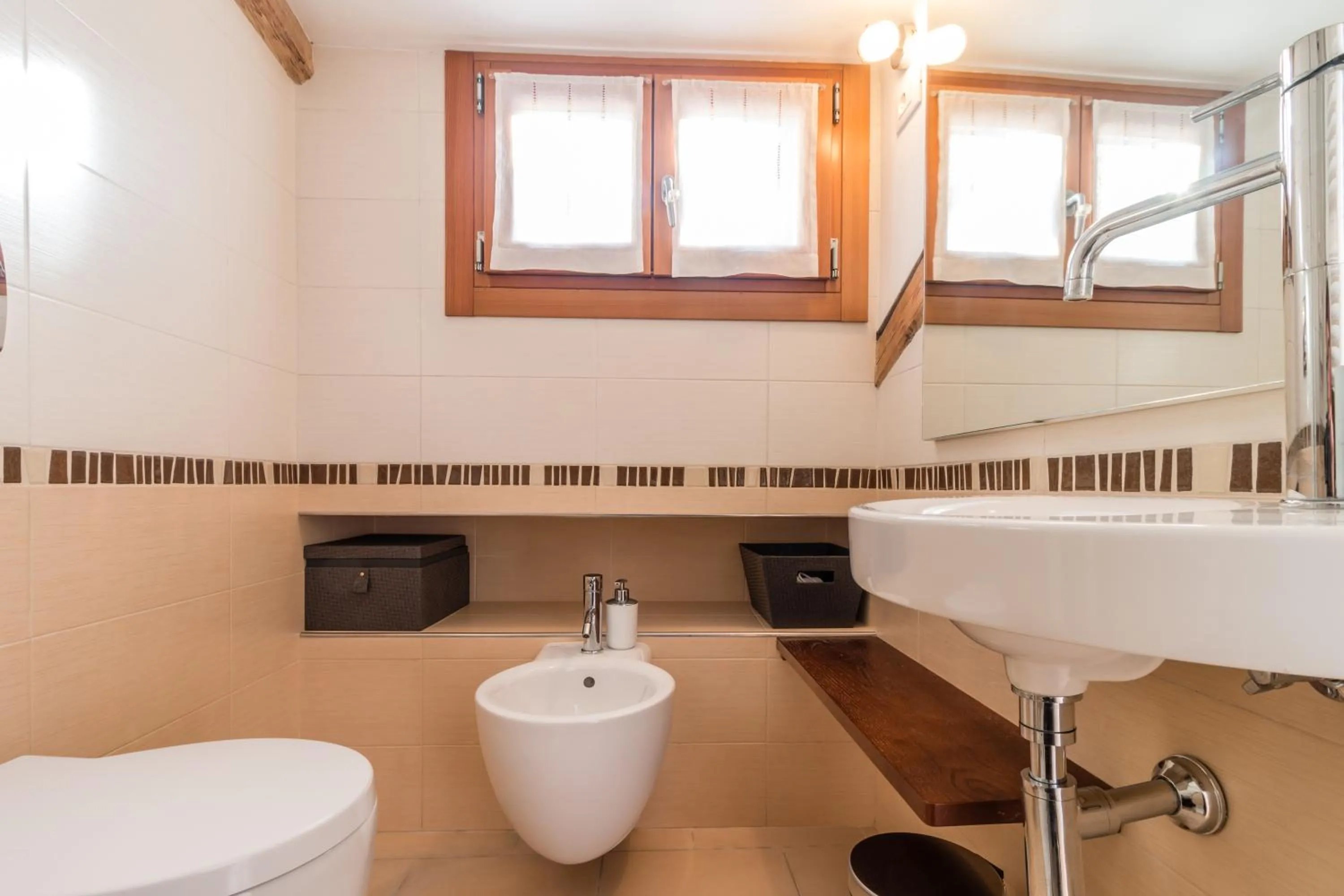 Bathroom in Rialto Mini