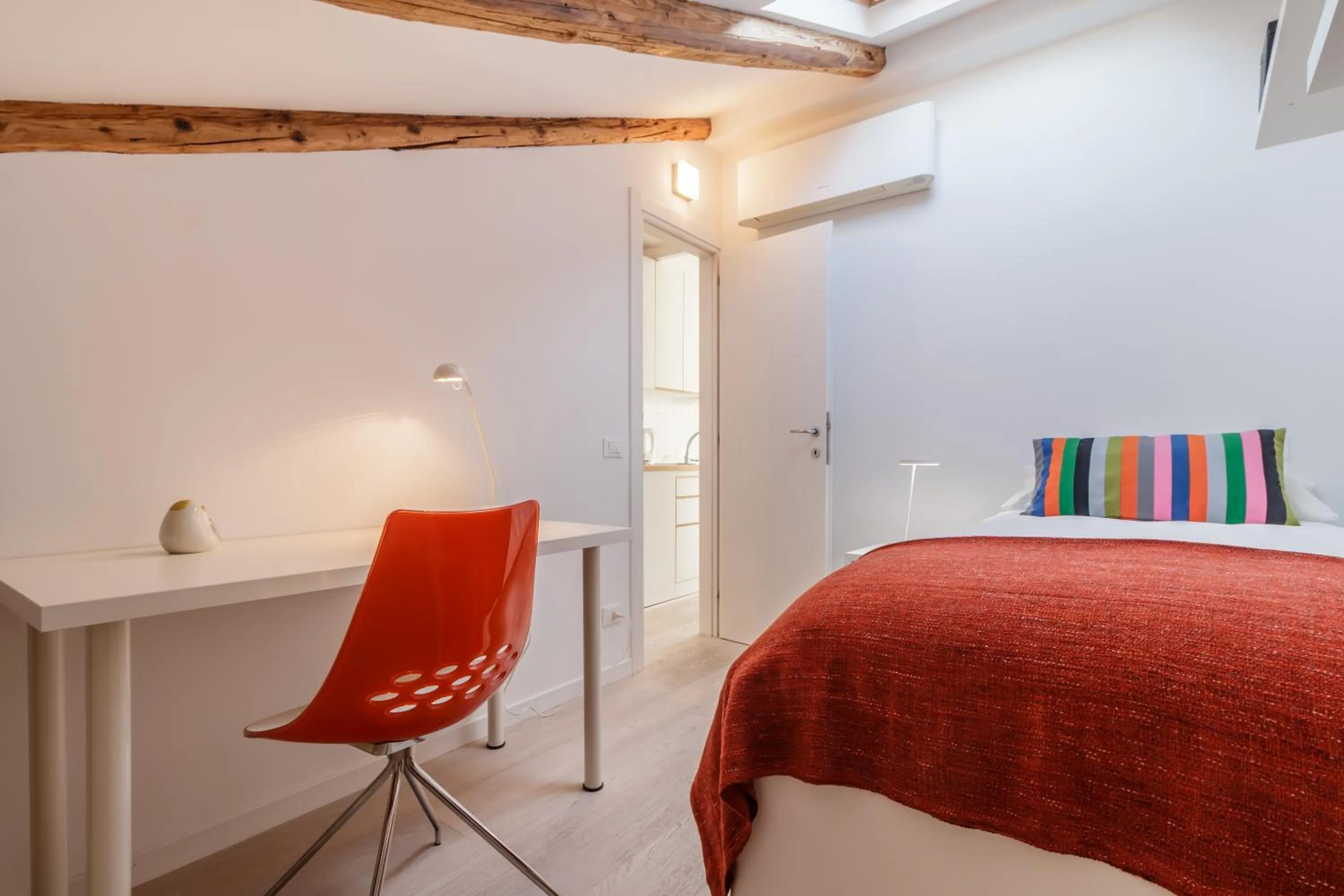 Bedroom, Bed in Rialto Mini