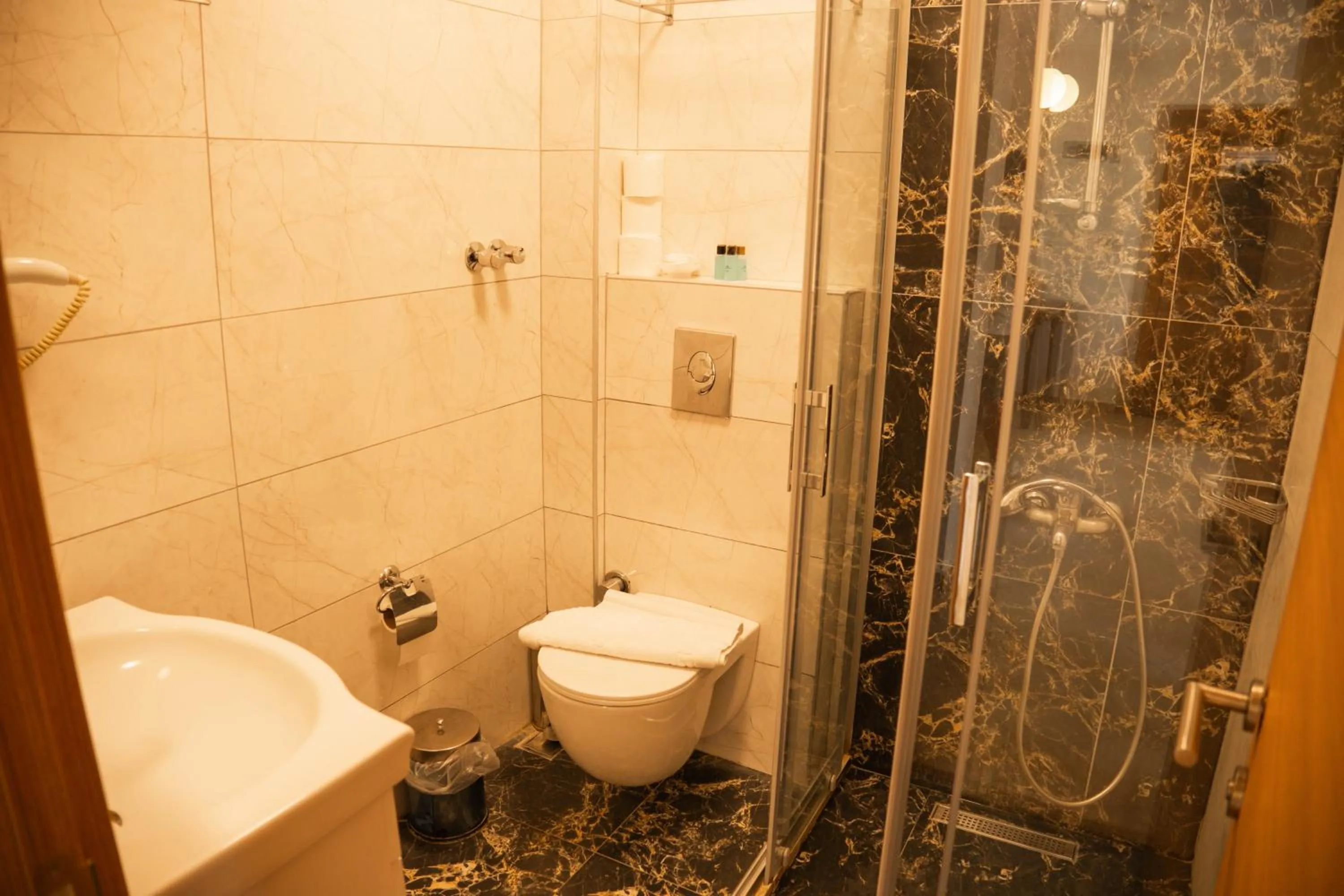 Bathroom in Perdikia Hill Hotel And Villas