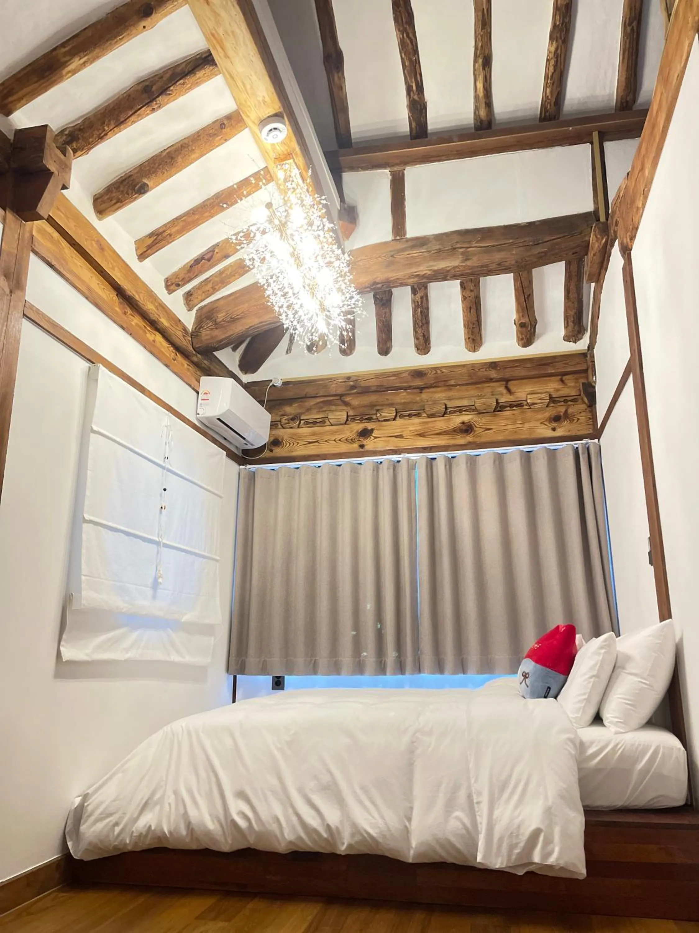 Bed in Hanok Hyeyum