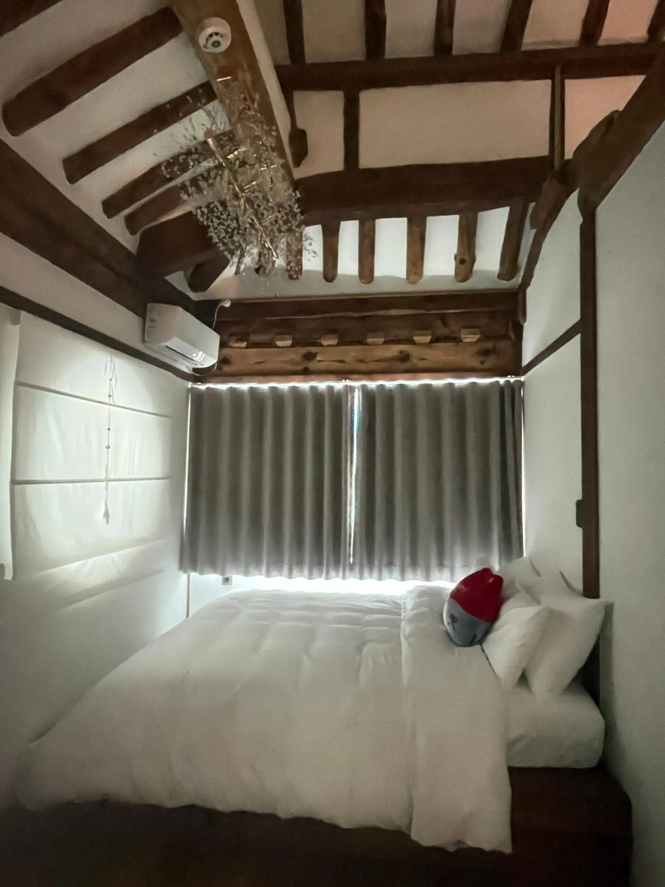 Bed in Hanok Hyeyum