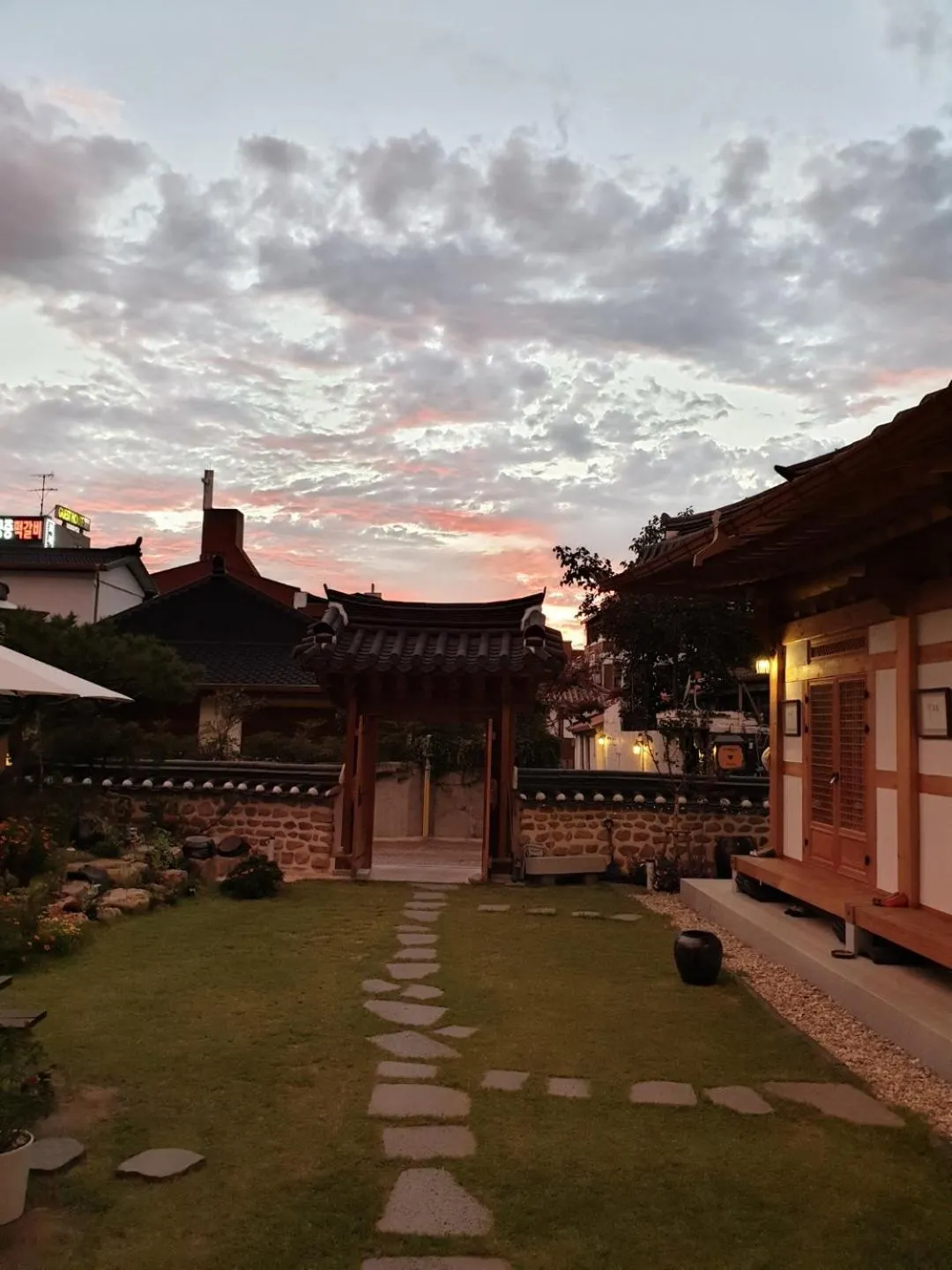 Garden in Hanok Hyeyum