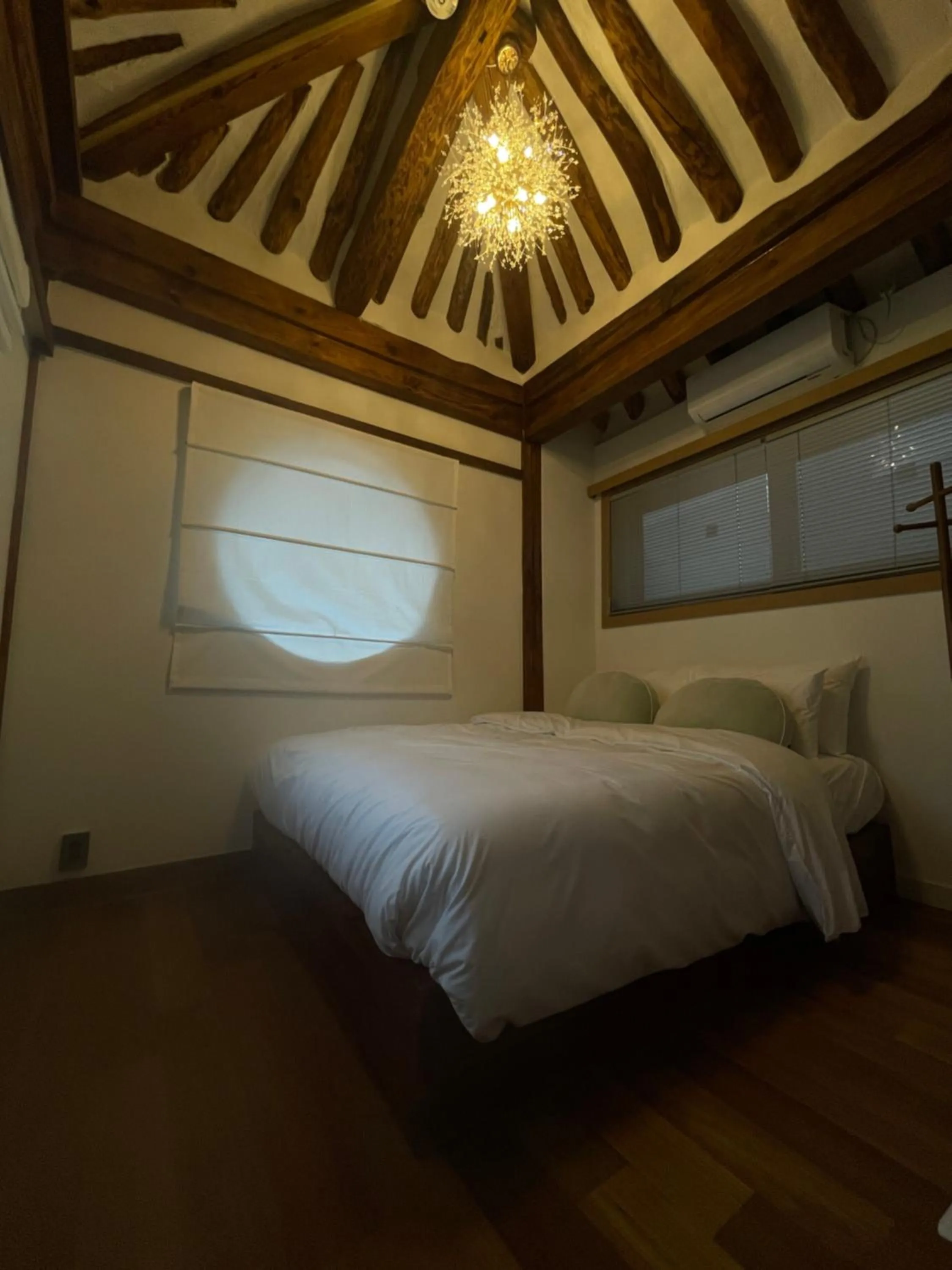 Bed in Hanok Hyeyum
