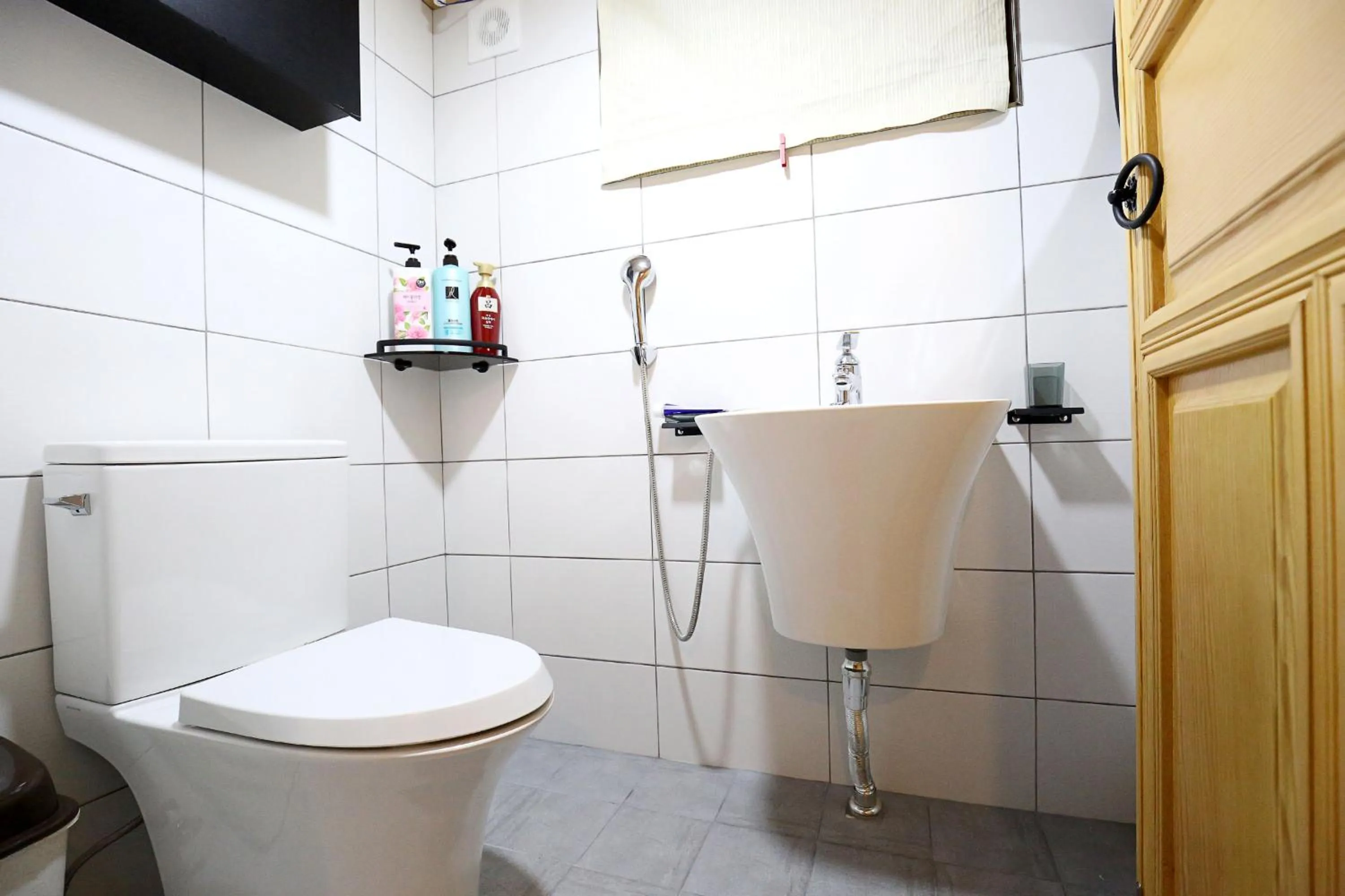 Toilet in Hanok Hyeyum