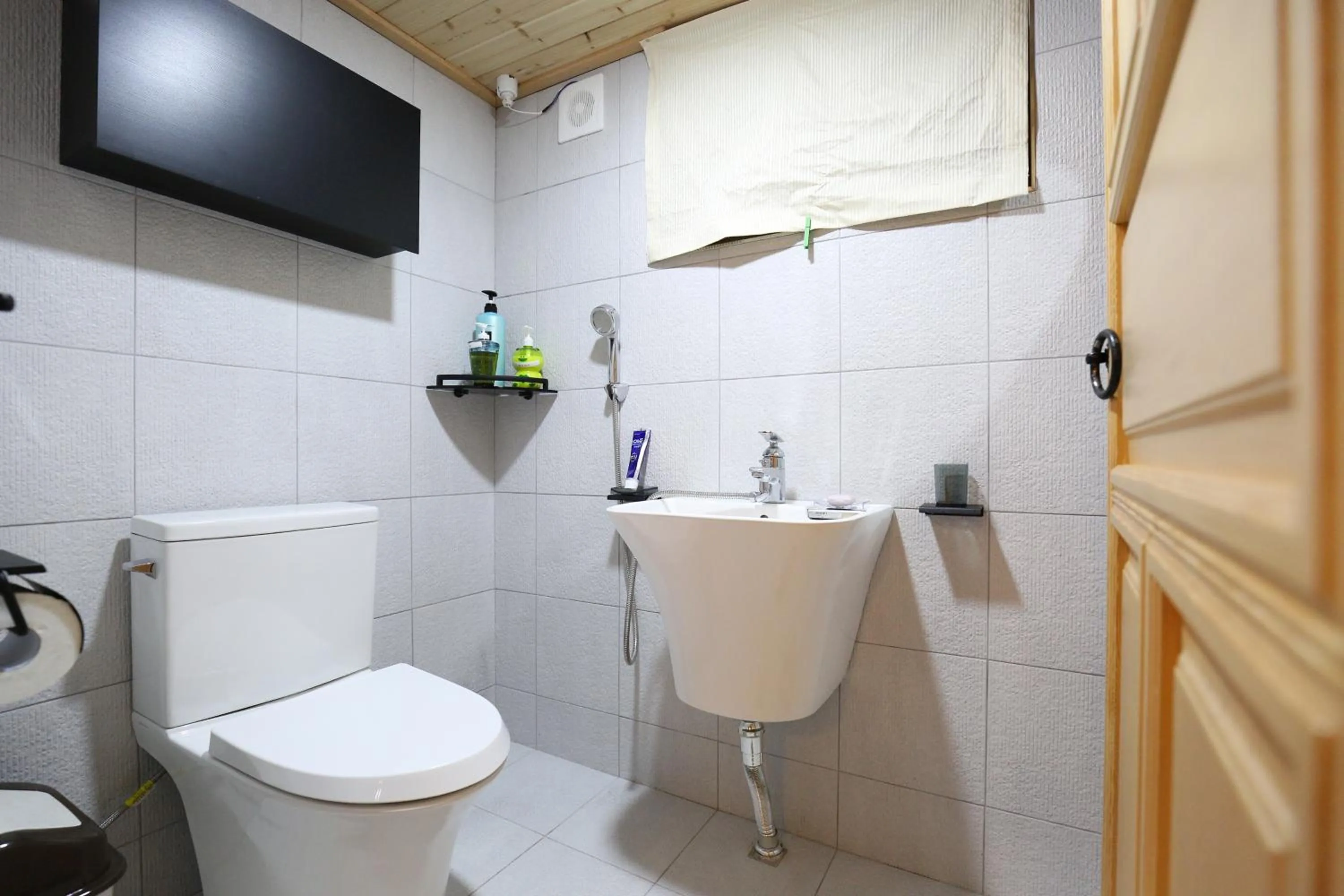 Toilet in Hanok Hyeyum