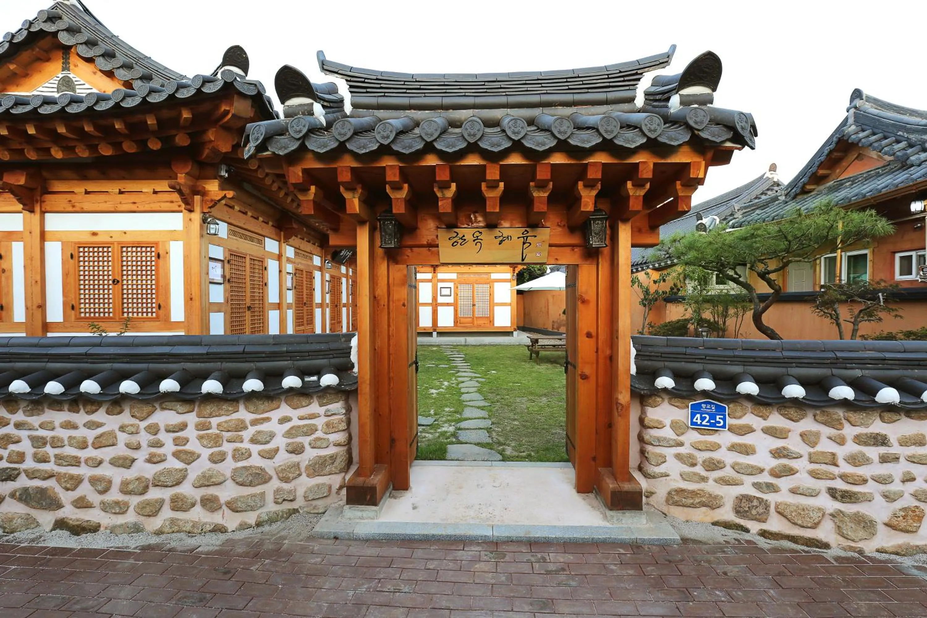 Facade/entrance in Hanok Hyeyum