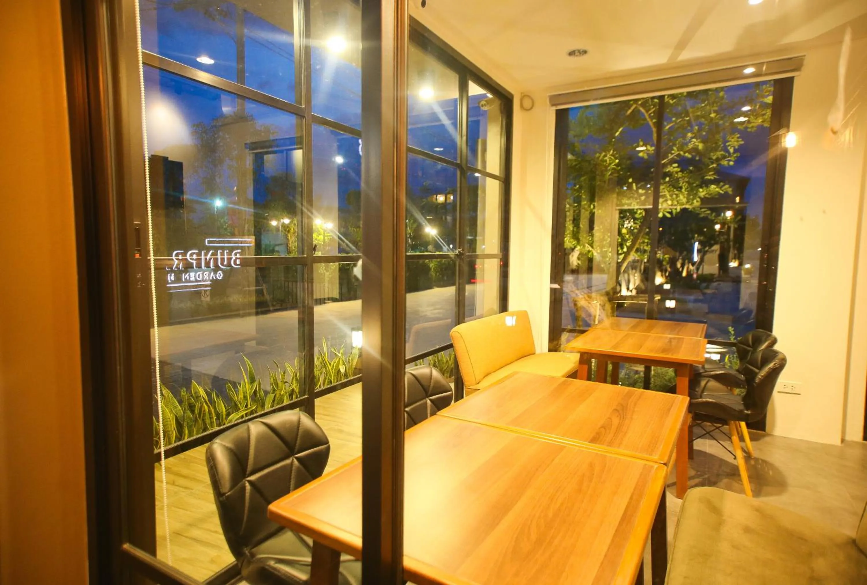 Bunprasop Garden Hotel