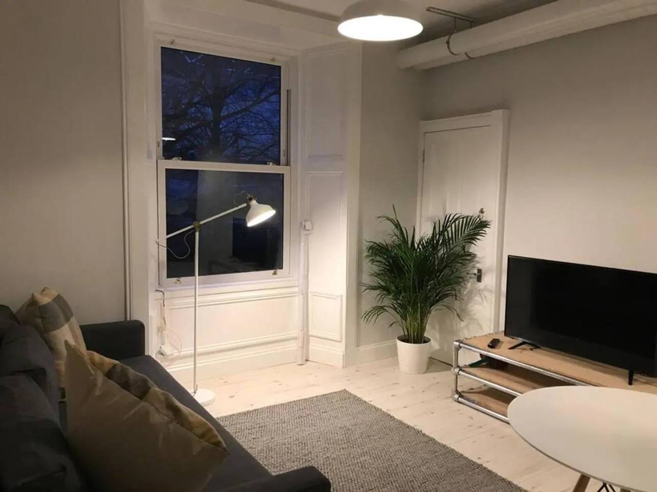Relax In Style In Edinburghs Buzzing West End