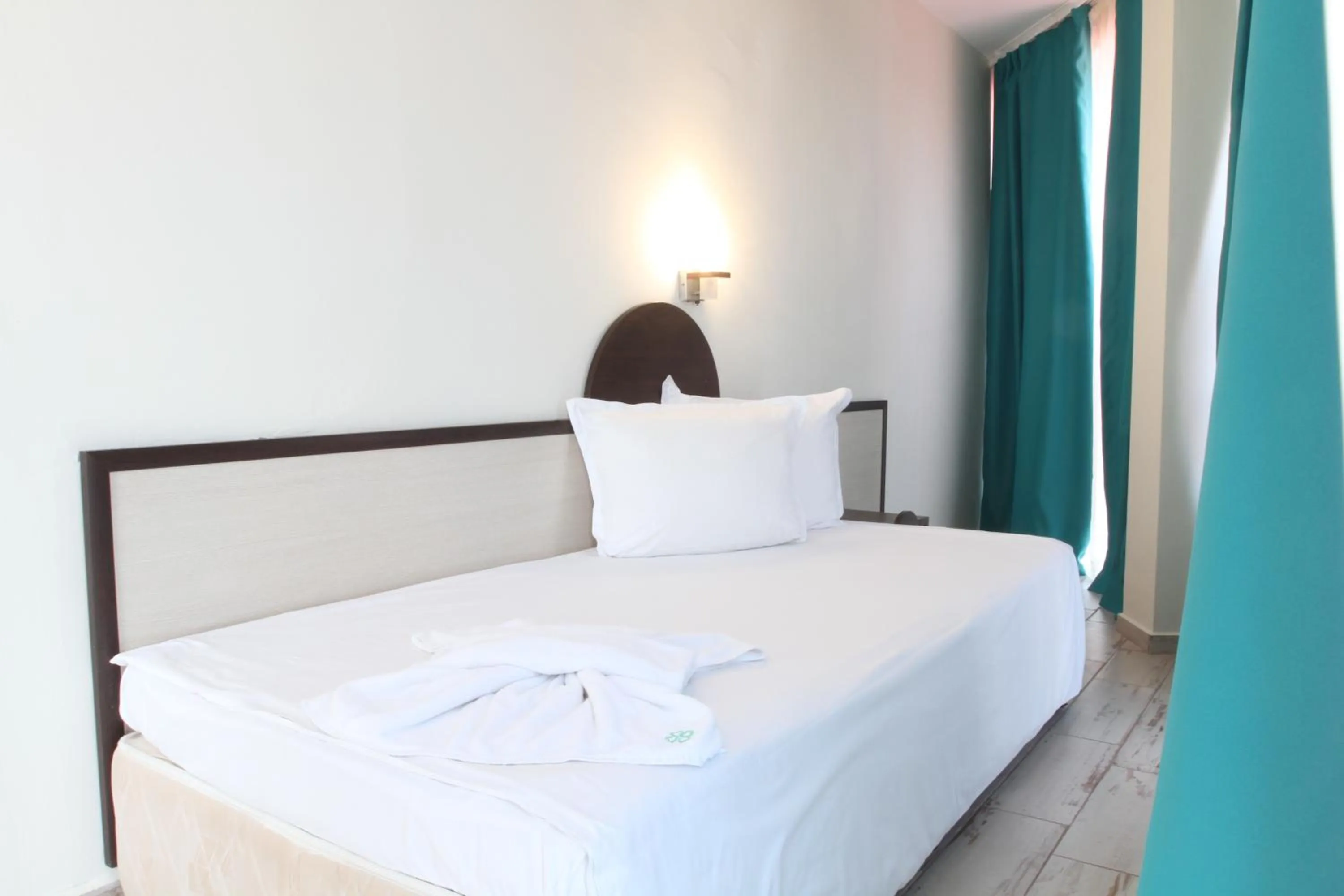 Shower, Bed in Smartline Meridian Hotel