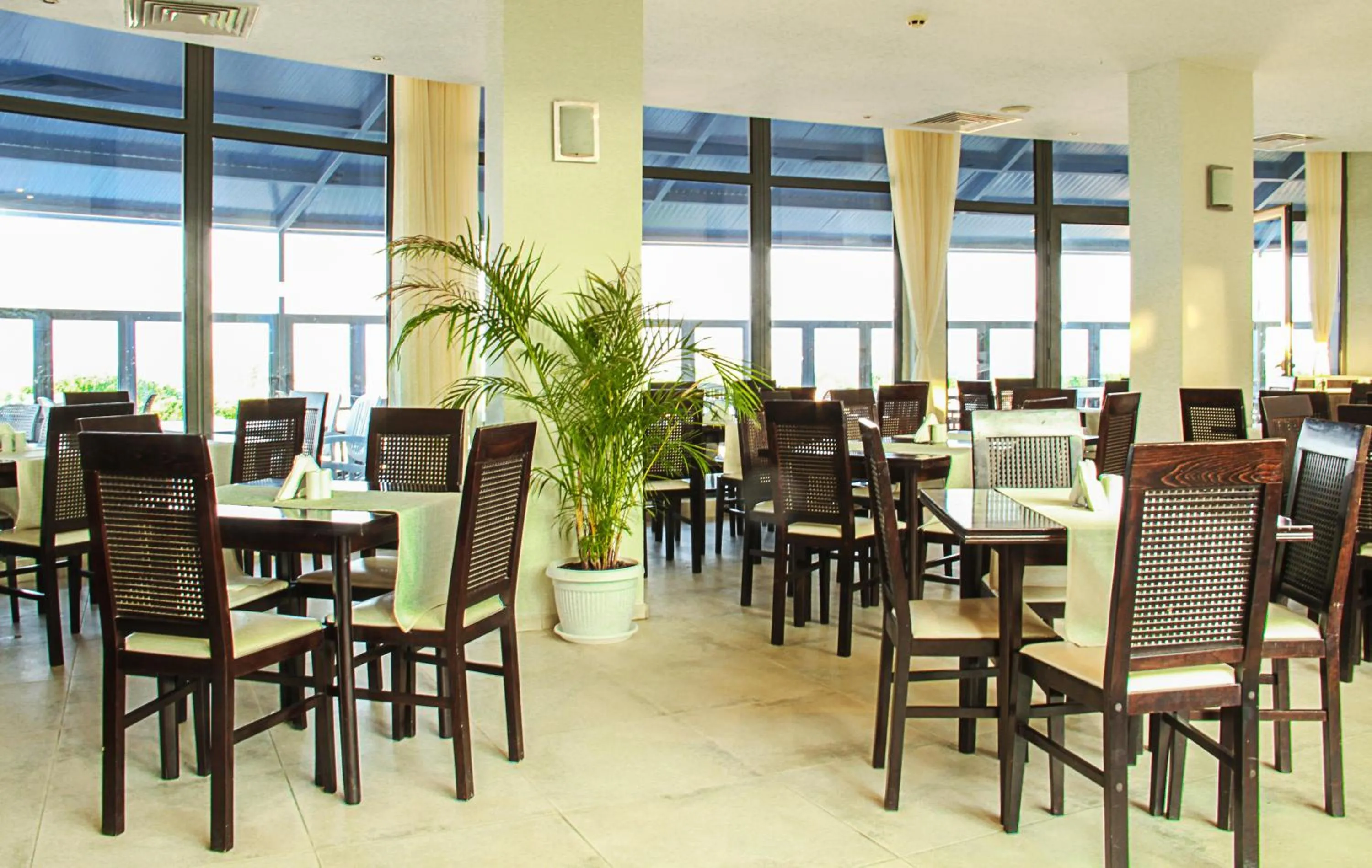 Restaurant/places to eat in Smartline Meridian Hotel