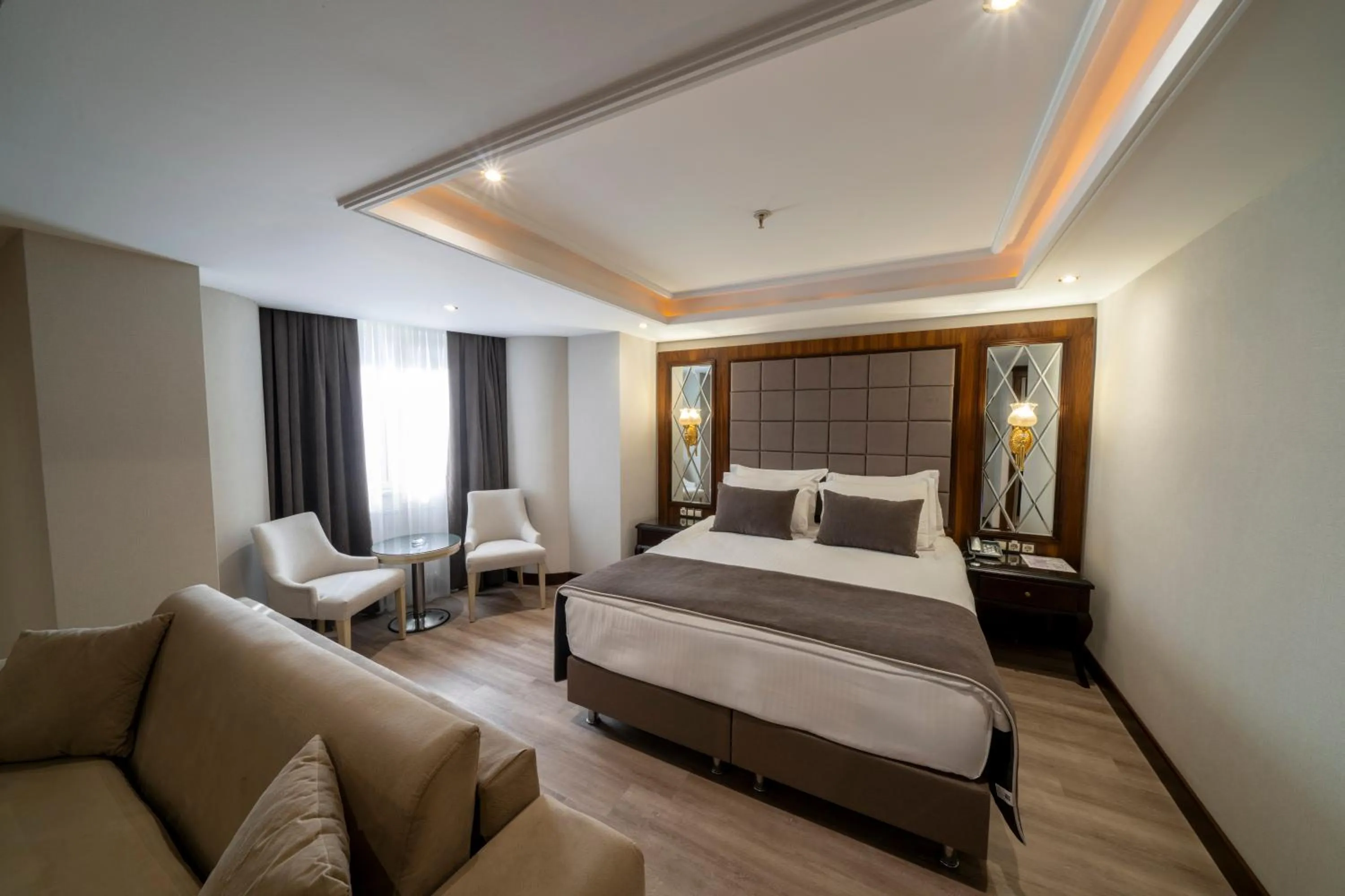 Bedroom, Bed in Amethyst Hotel