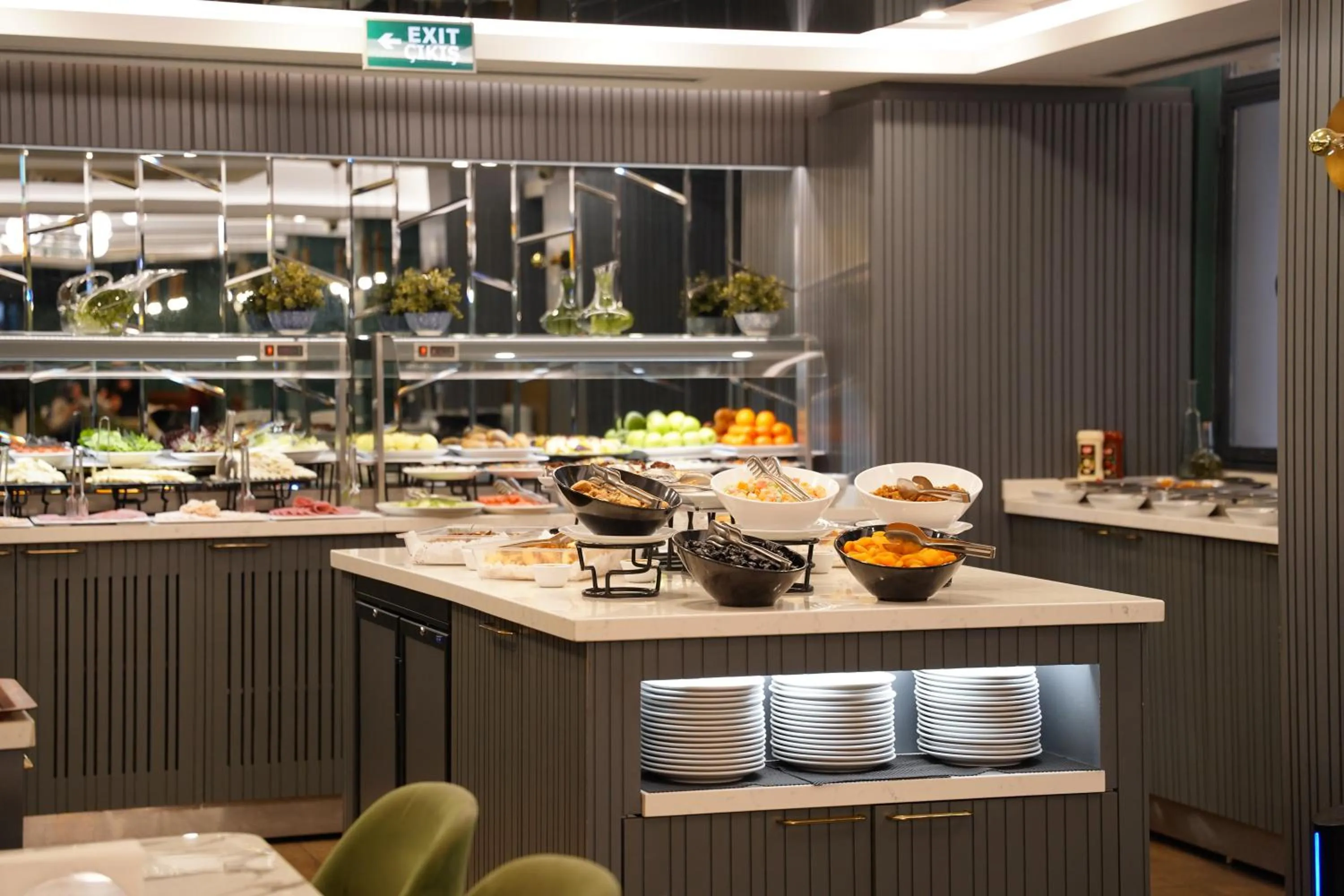 Food and drinks in Amethyst Hotel