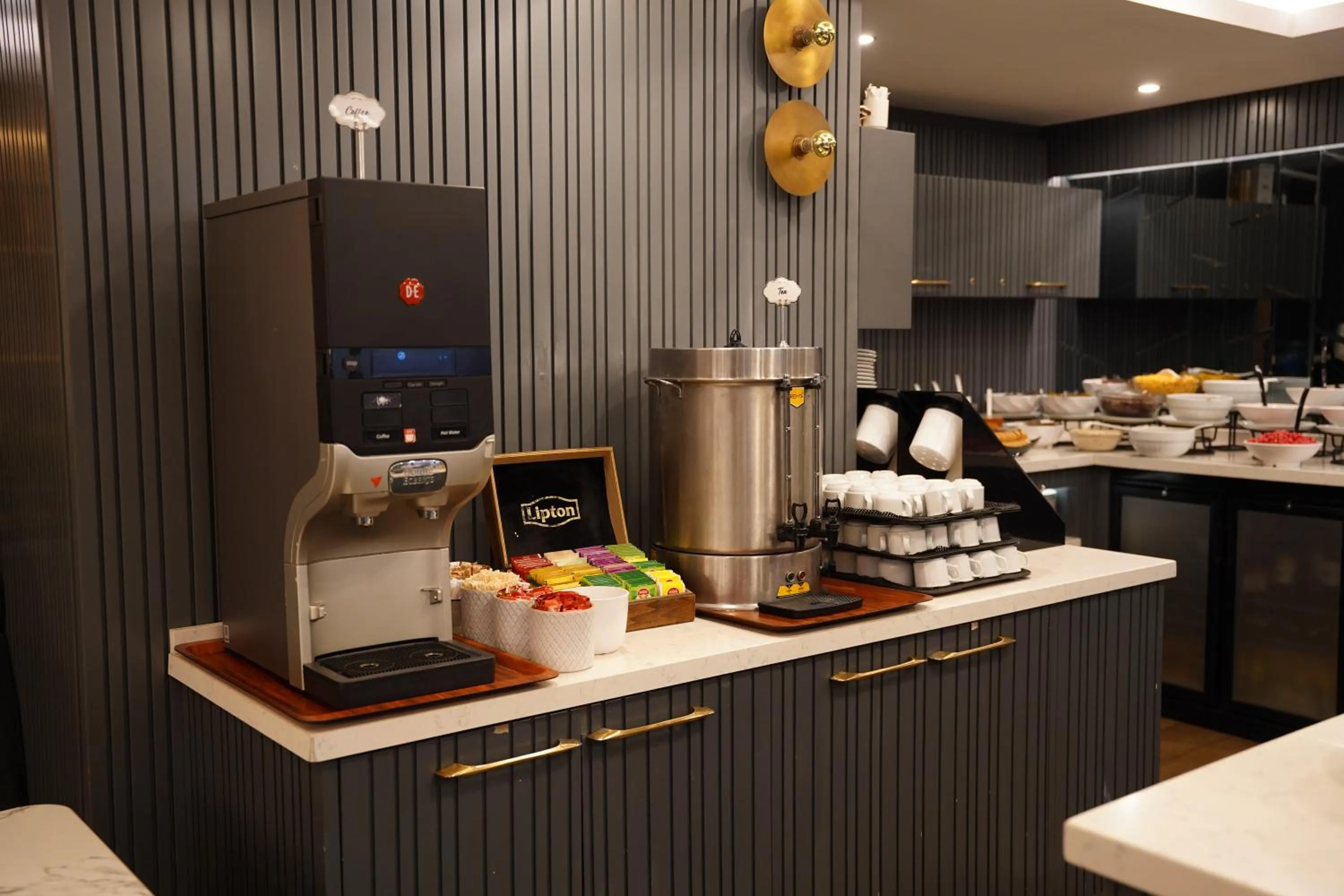 Food and drinks in Amethyst Hotel